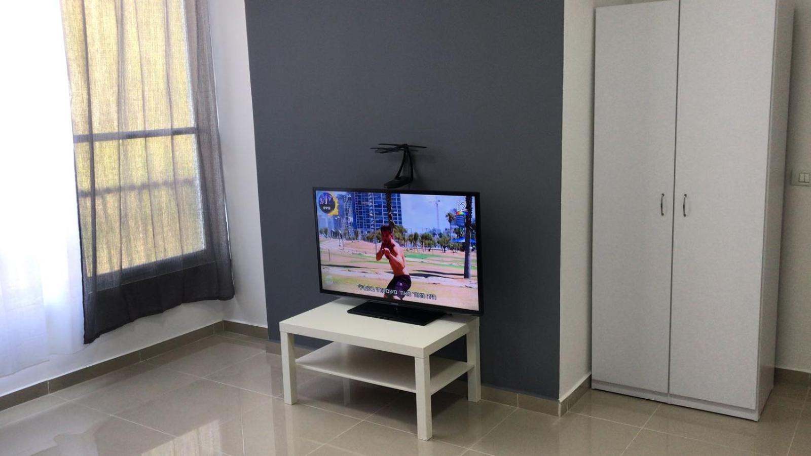 Isramax apartment near the beach. view 4