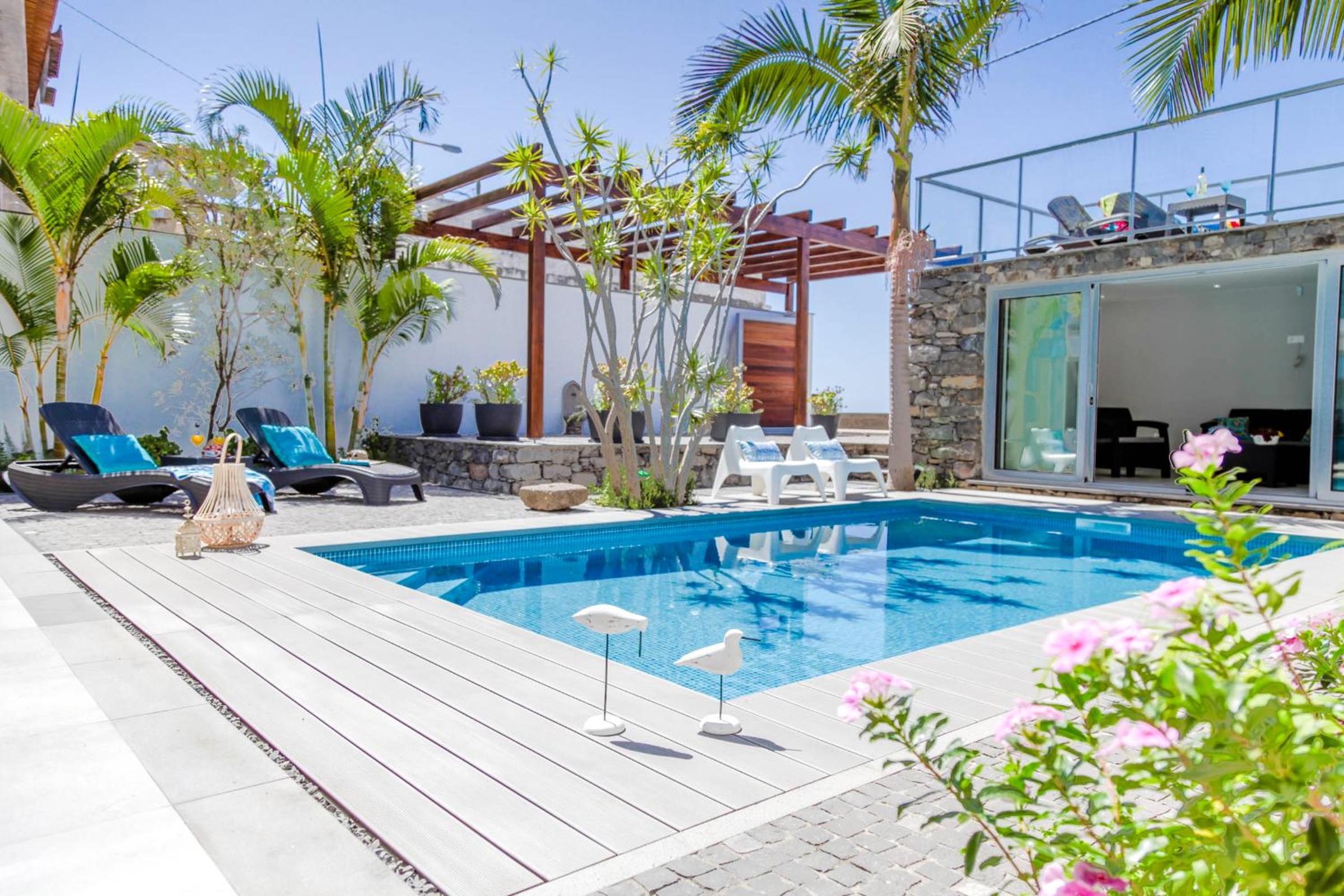 Madeira Beach House - by LovelyStay view 5