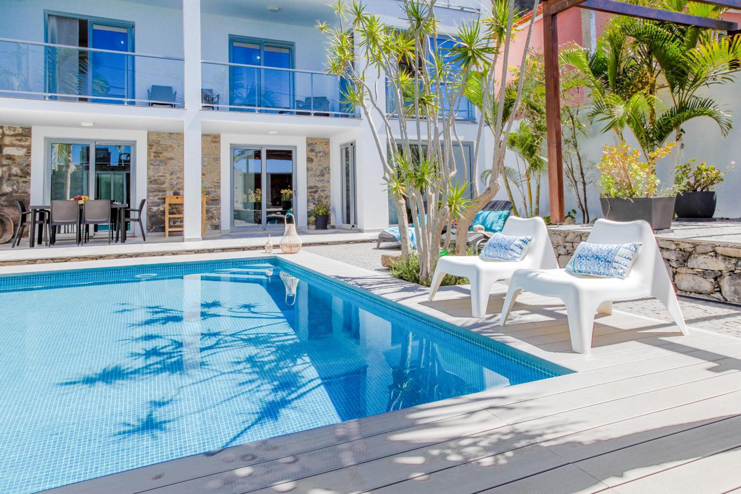 Madeira Beach House - by LovelyStay view 2