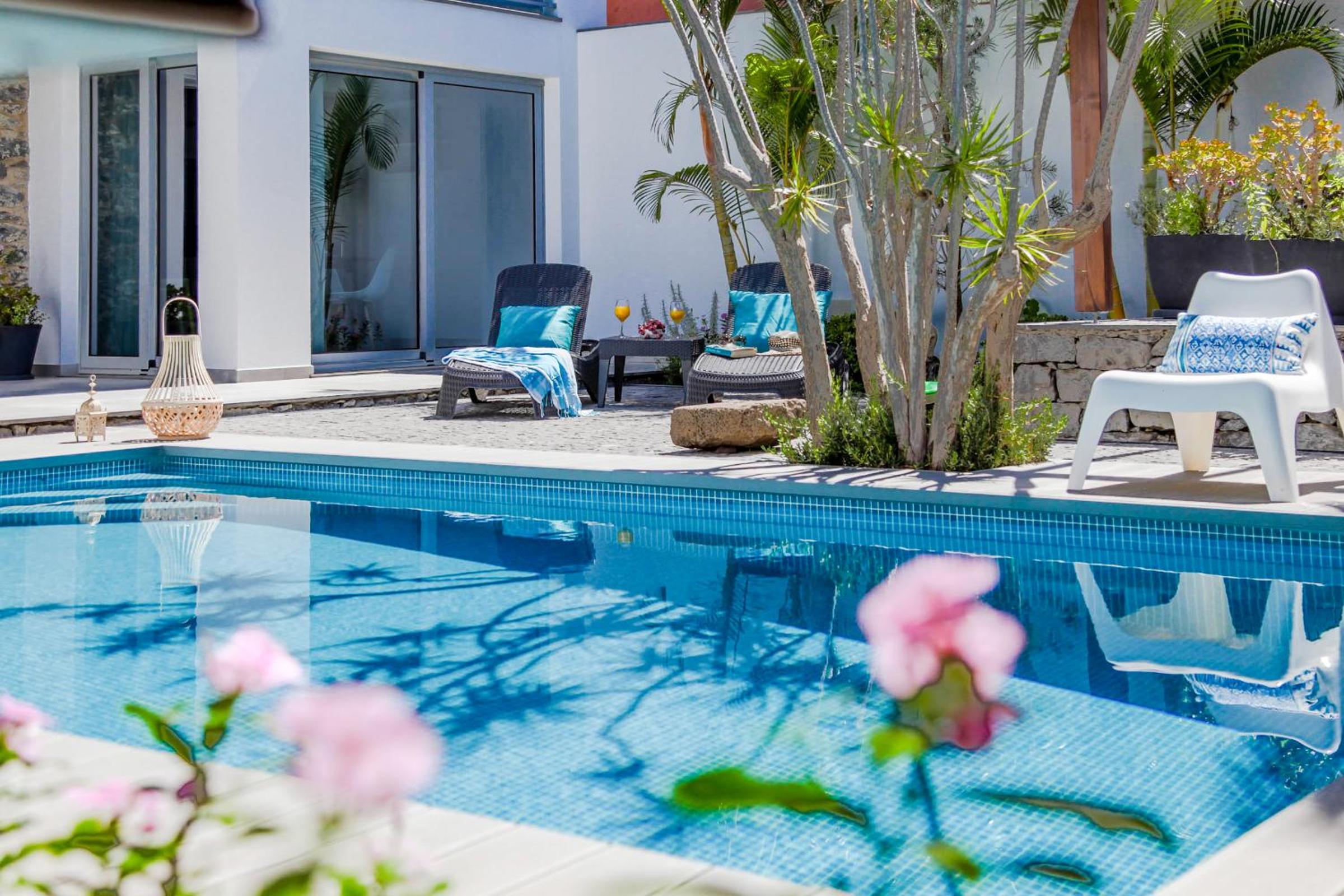 Madeira Beach House - by LovelyStay view 4
