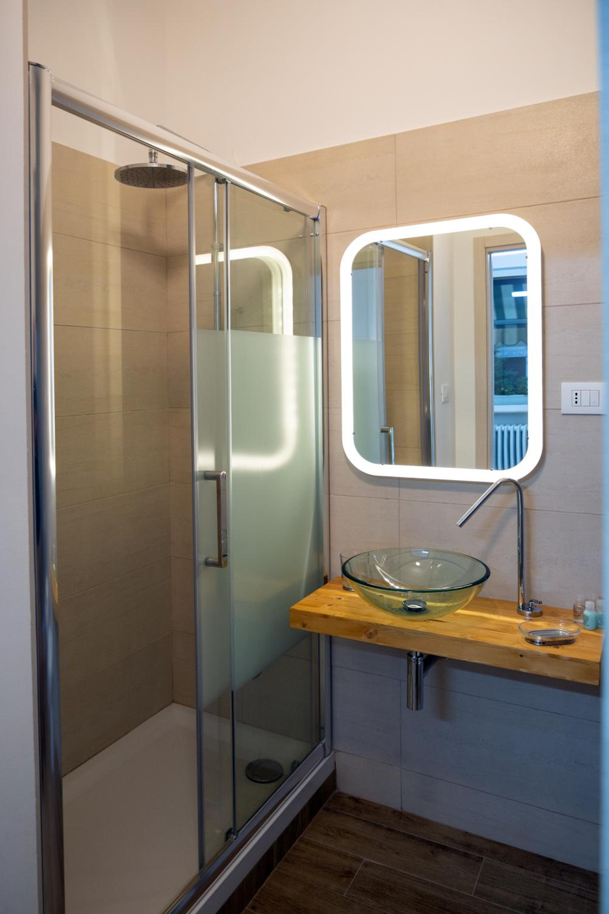 Dora’s Room photo 3