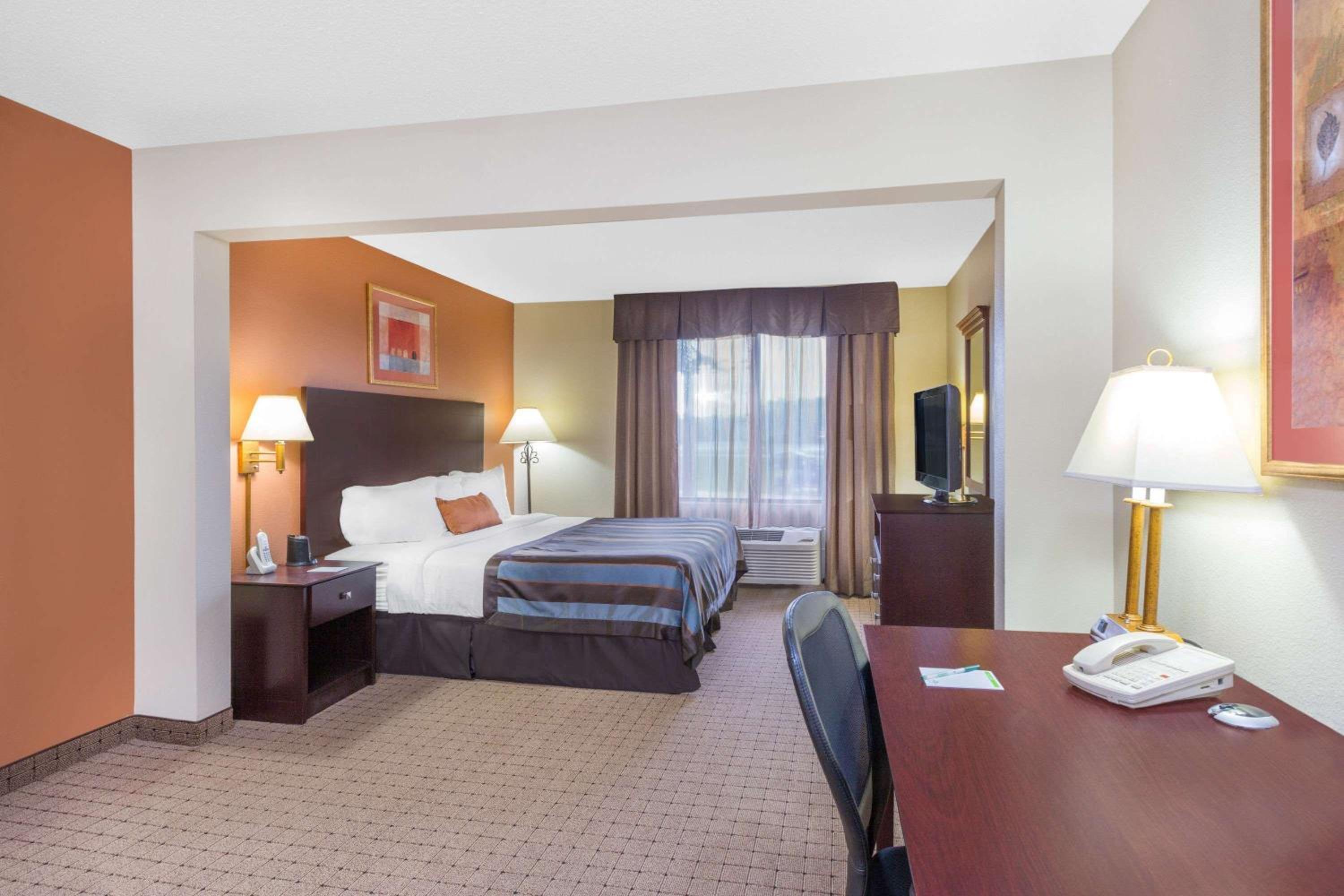 West Monroe Vacations - Wingate by Wyndham West Monroe - Property Image 17