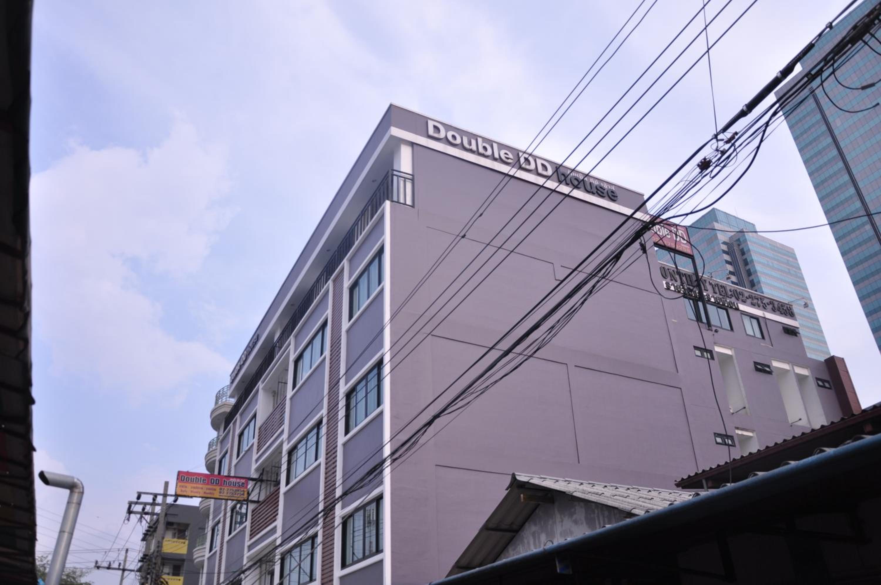 Double DD House at MRT Sutthisarn