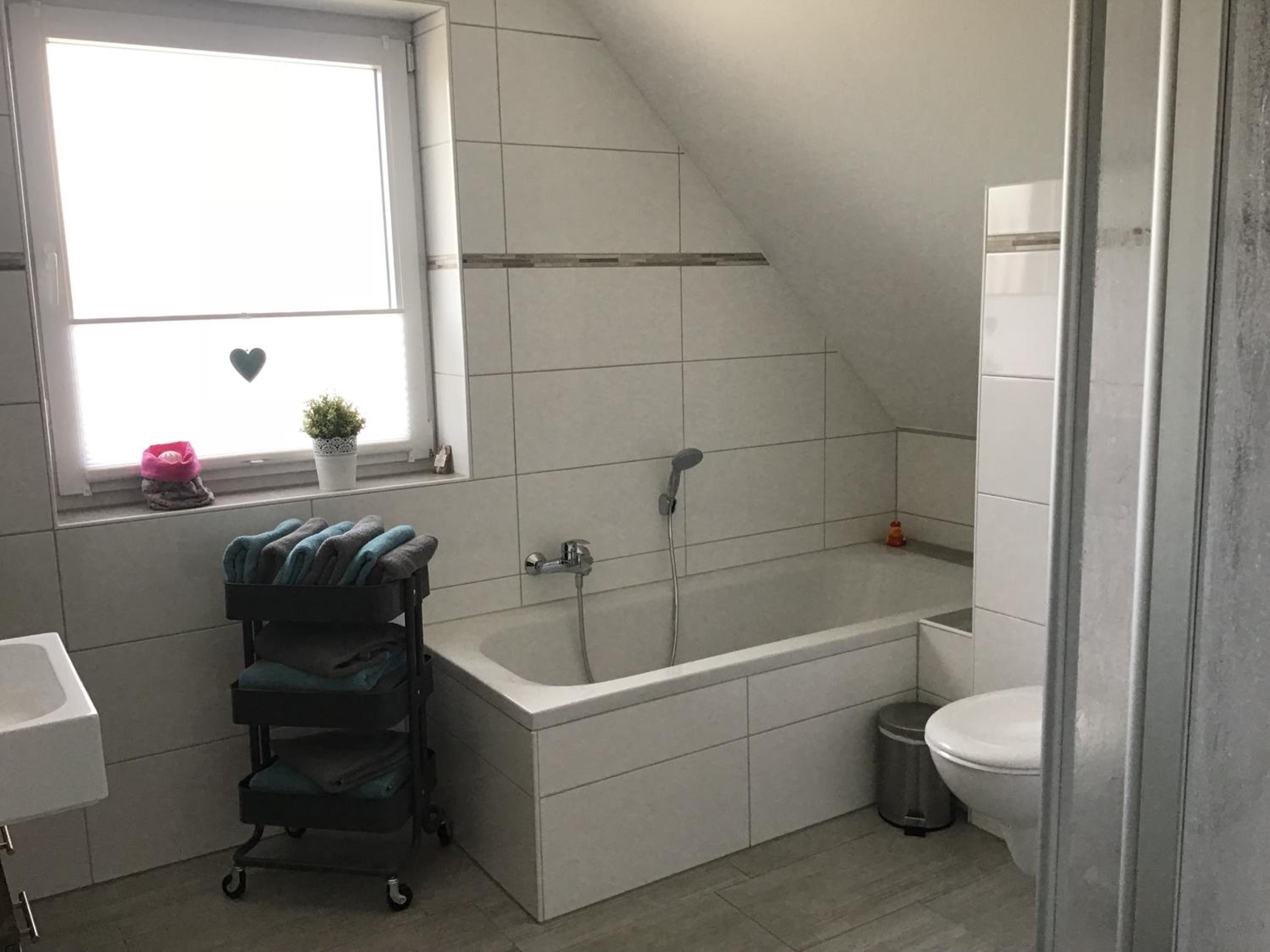 Ferienhaus Seepark en Walchum — bathroom