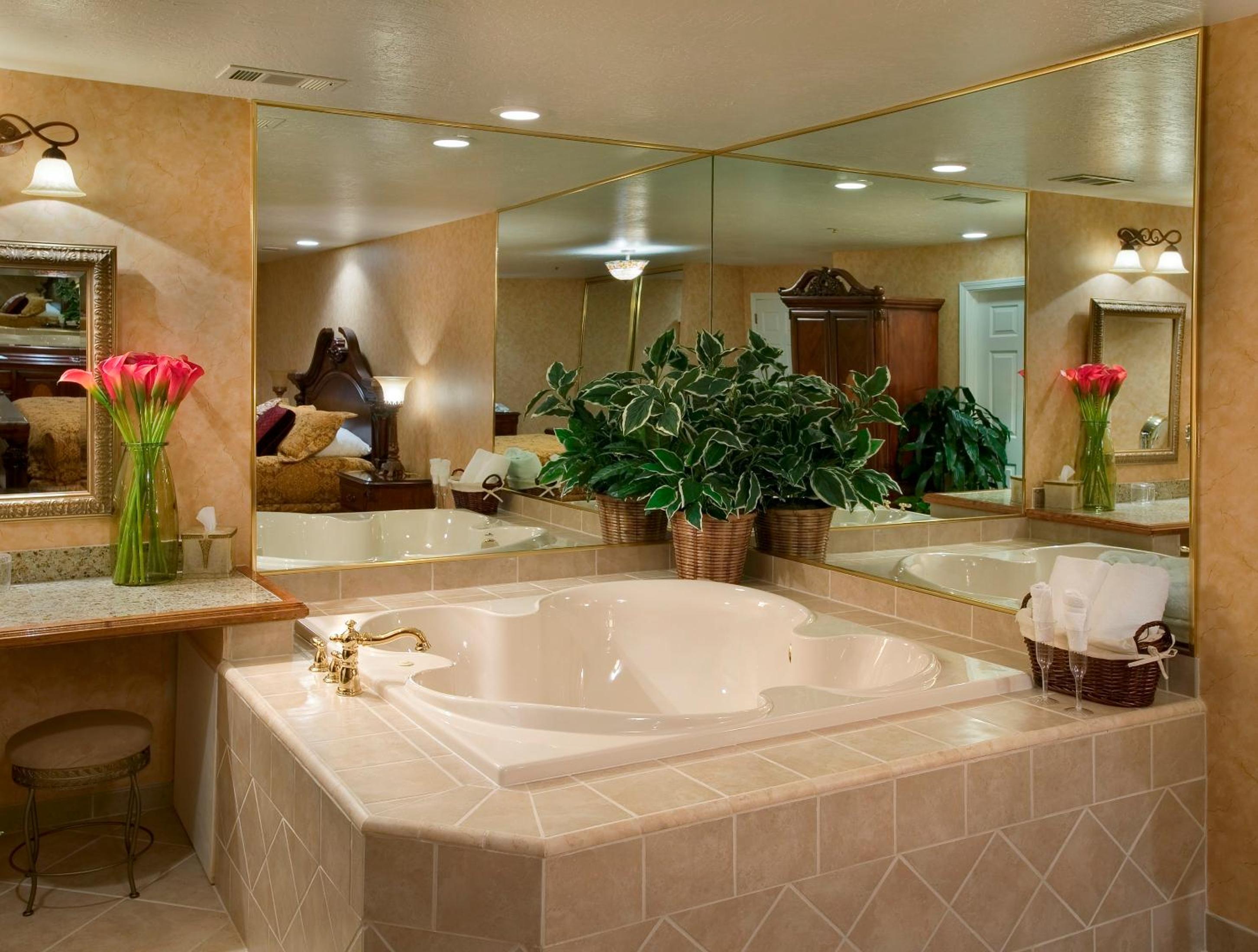 Medford Vacations - Rogue Regency Inn Suites - Property Image 73