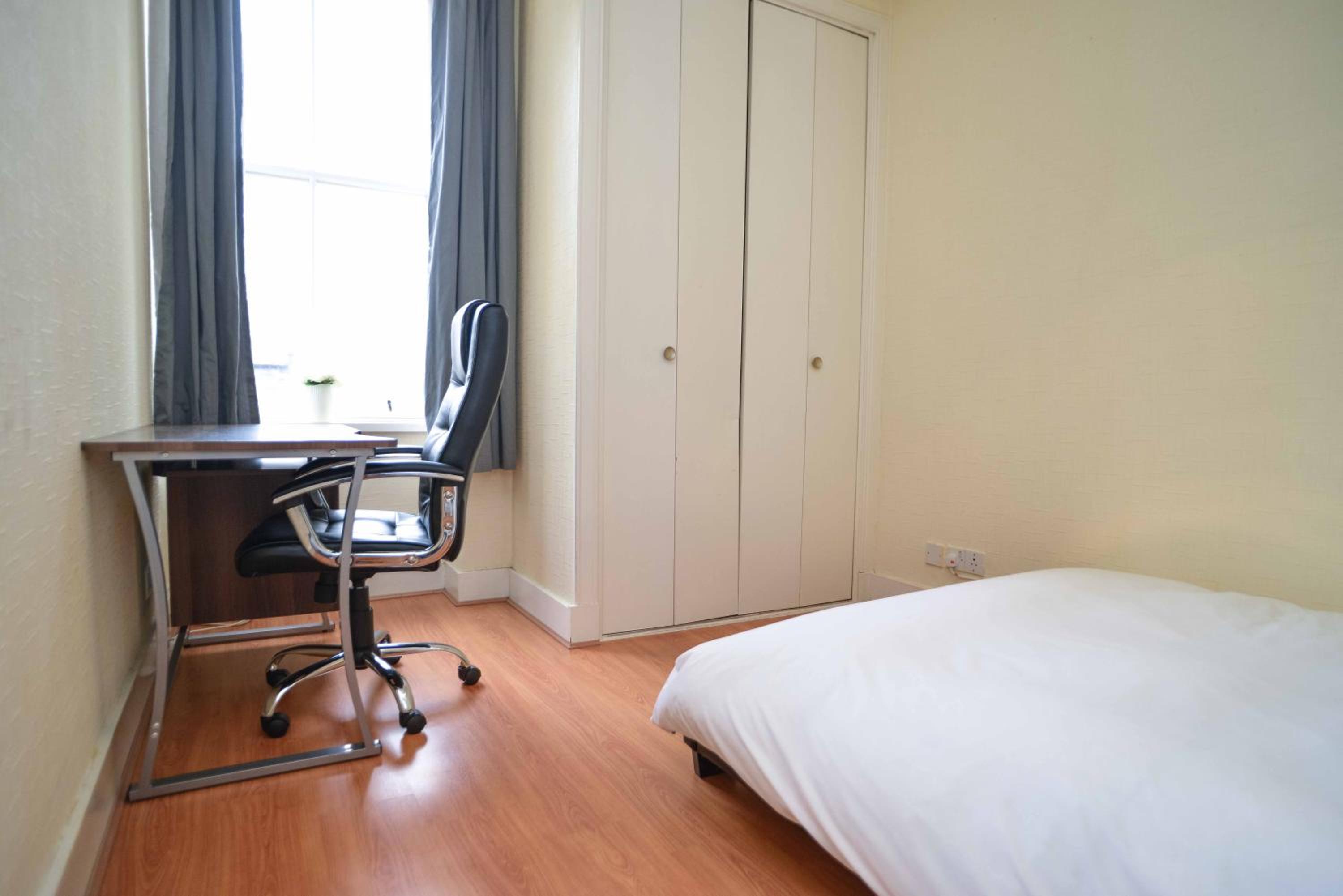 Modern Flat in Rosemount/City Centre