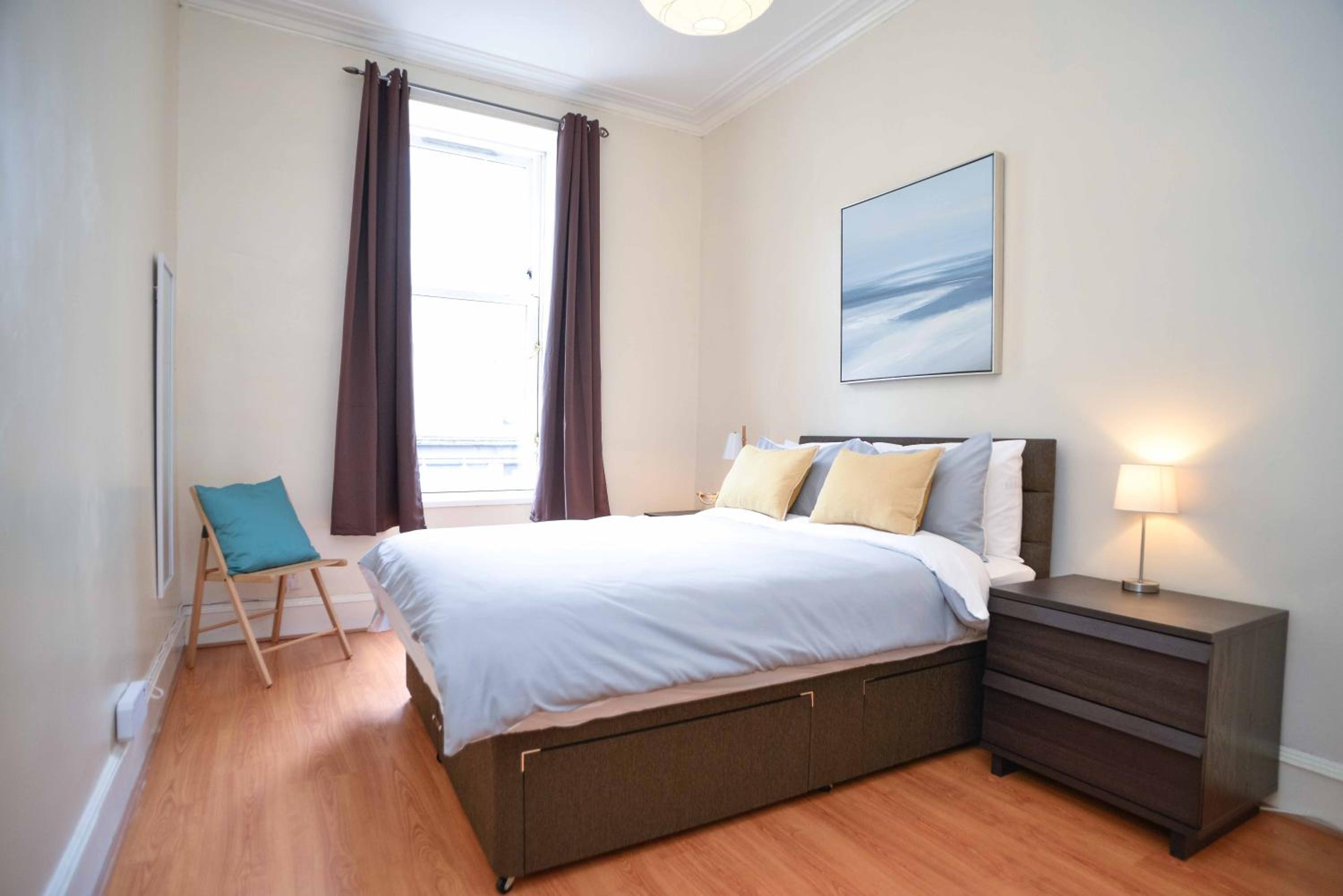Modern Flat in Rosemount/City Centre