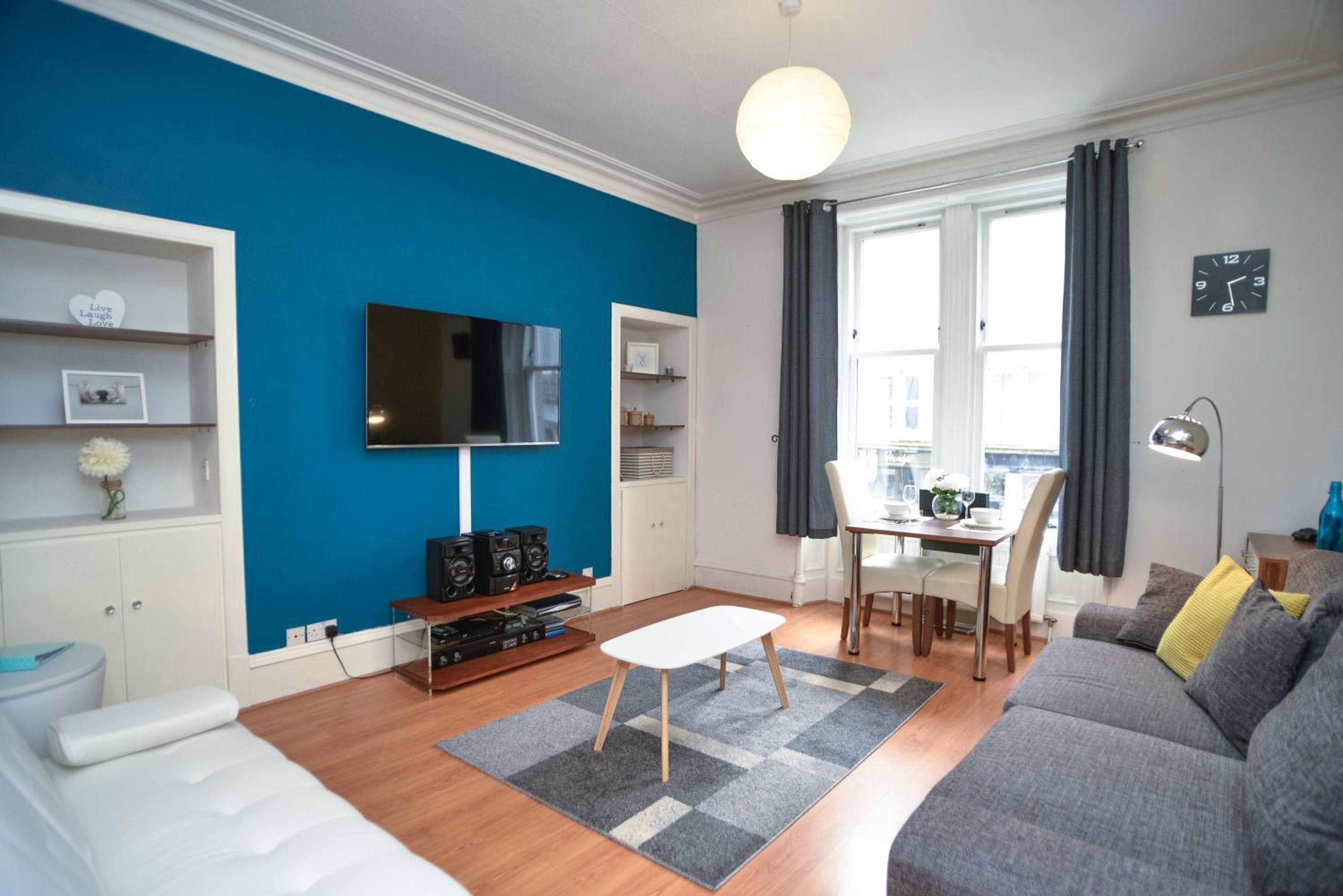 Modern Flat in Rosemount/City Centre