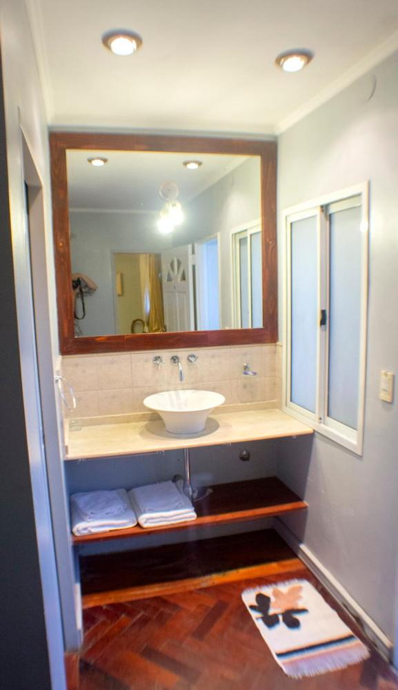 Bernie's Bed & Breakfast , A 3 KILOMETROS DEL AEROP EZEIZA, VAN ,IN-OUT, FREE EZEIZA AIRPORT