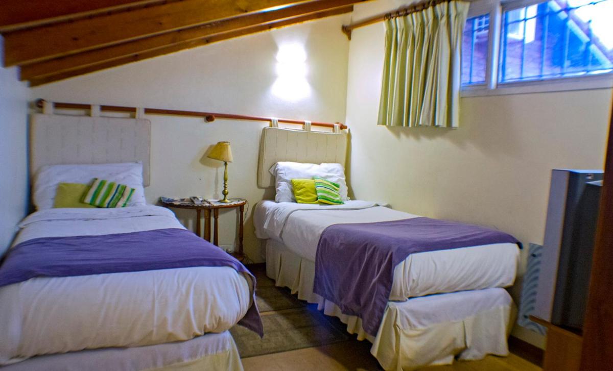 Bernie's Bed & Breakfast , A 3 KILOMETROS DEL AEROP EZEIZA, VAN ,IN-OUT, FREE EZEIZA AIRPORT