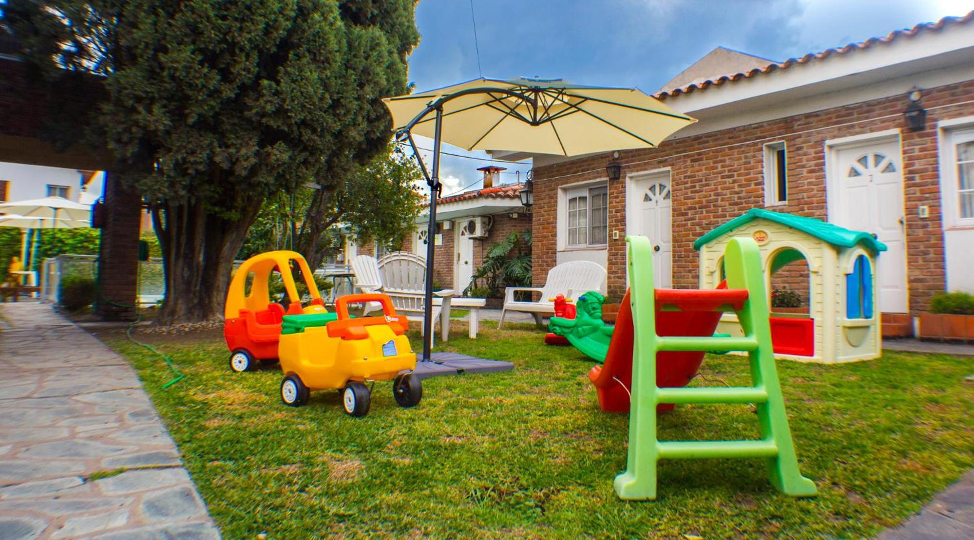 Bernie's Bed & Breakfast , A 3 KILOMETROS DEL AEROP EZEIZA, VAN ,IN-OUT, FREE EZEIZA AIRPORT