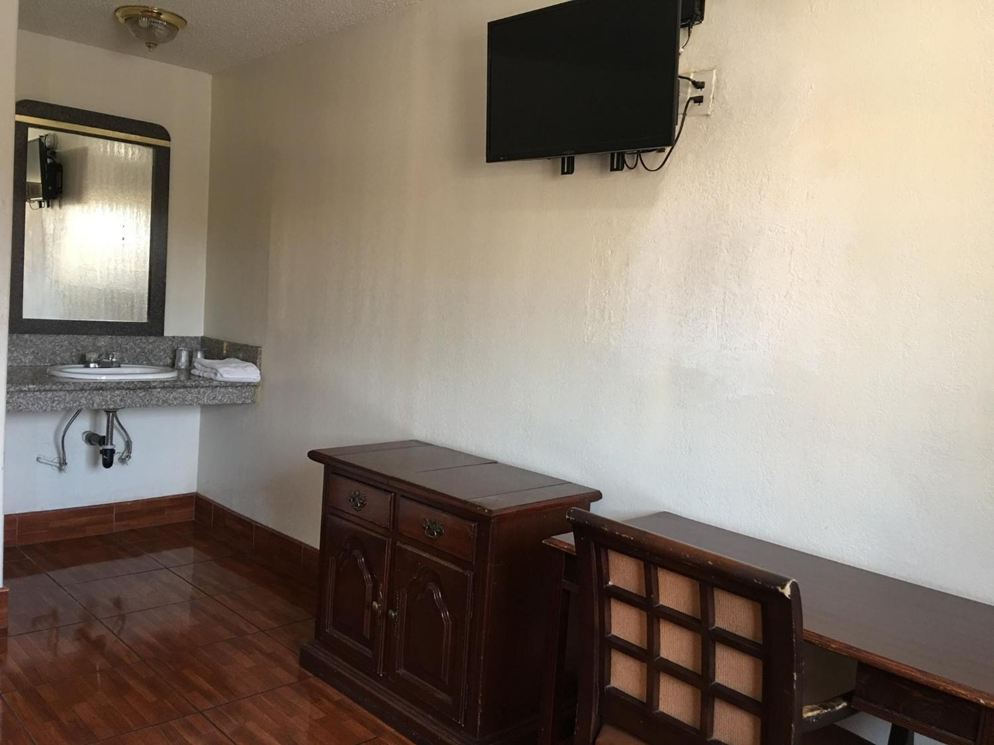 Sand Piper Motel - Los Angeles - Image 3