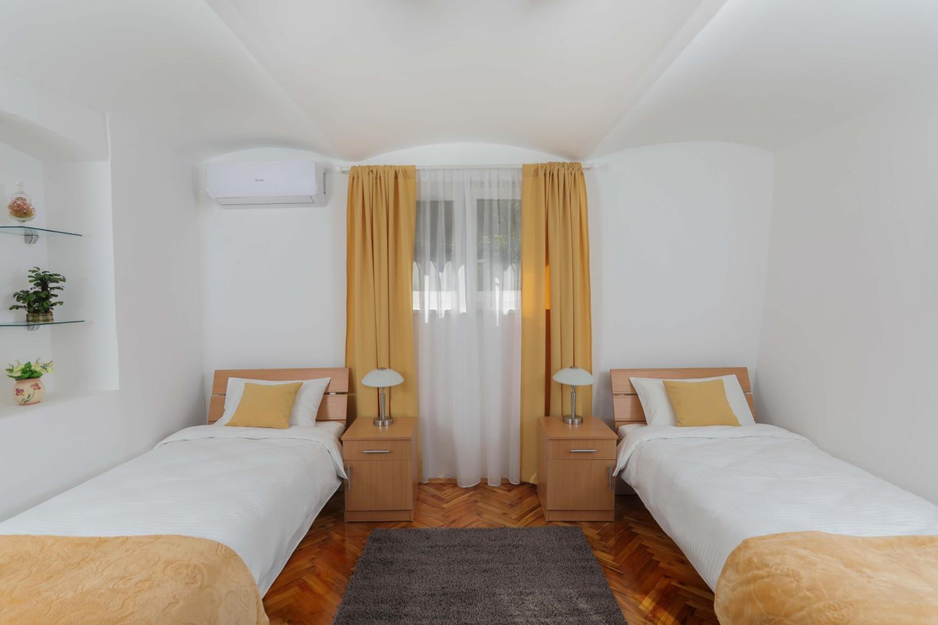 Inter Apartment Belgrade with free Parking view 4