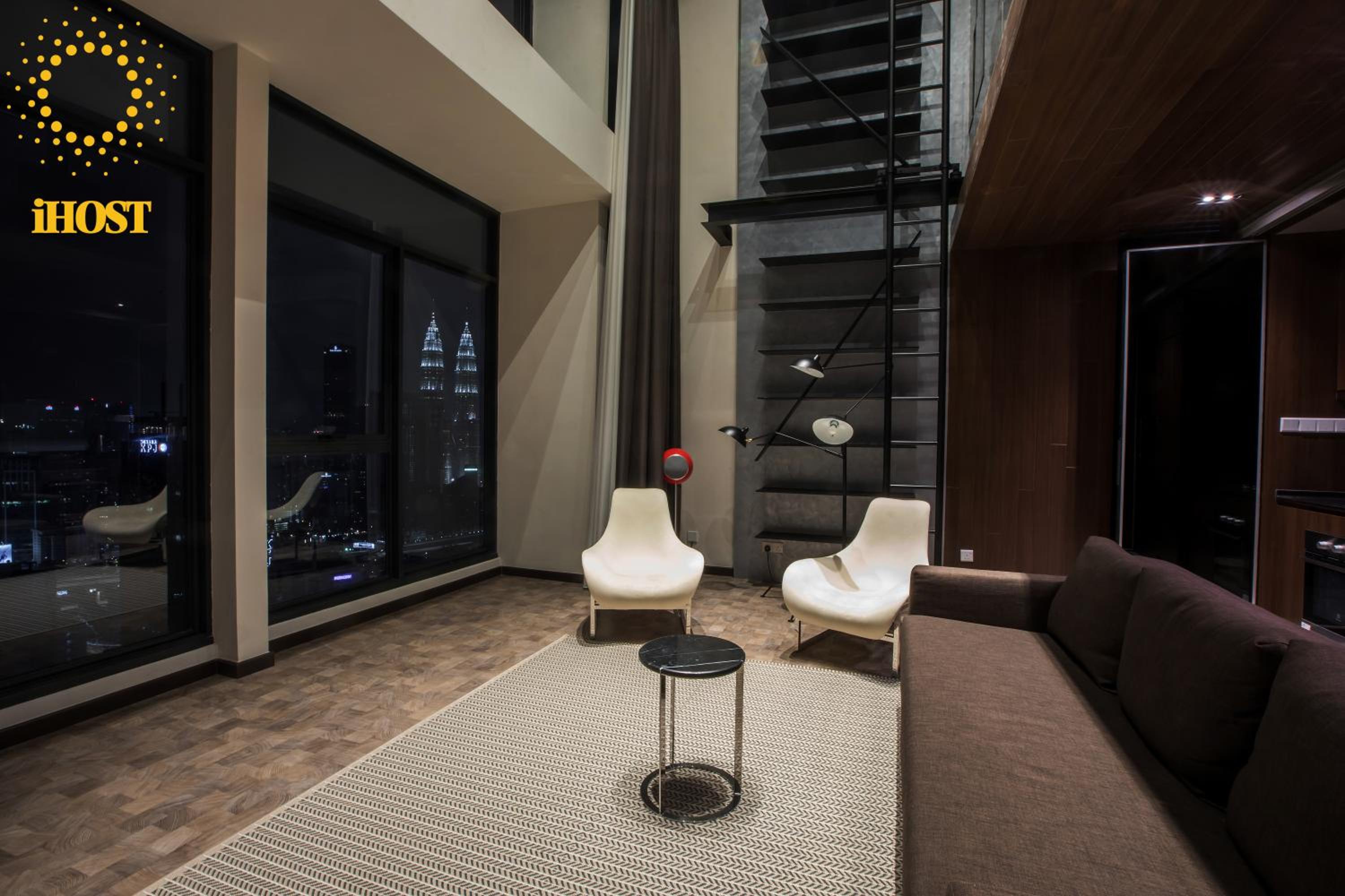 Expressionz Suites By iHost Global