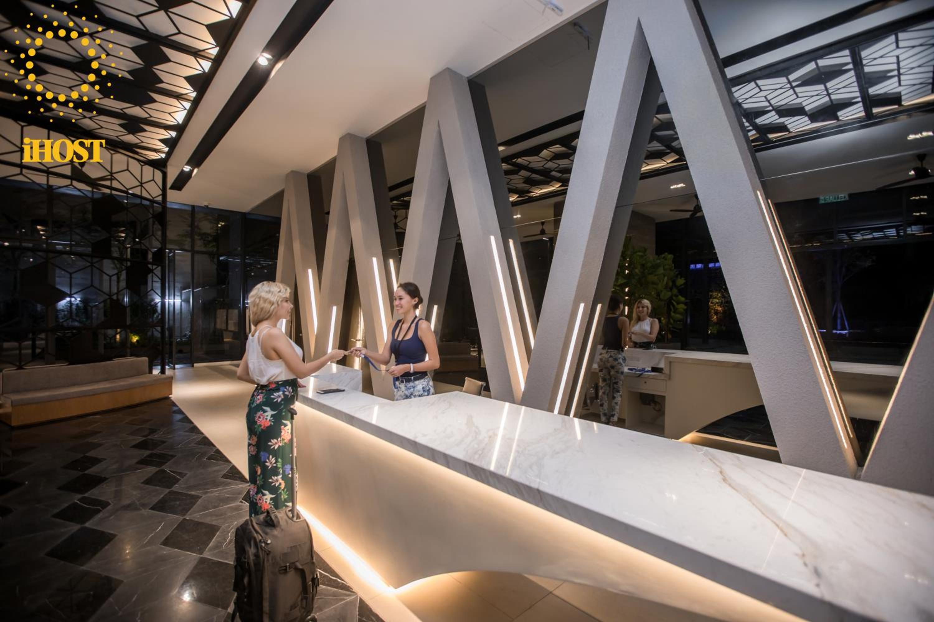 Expressionz Suites By iHost Global