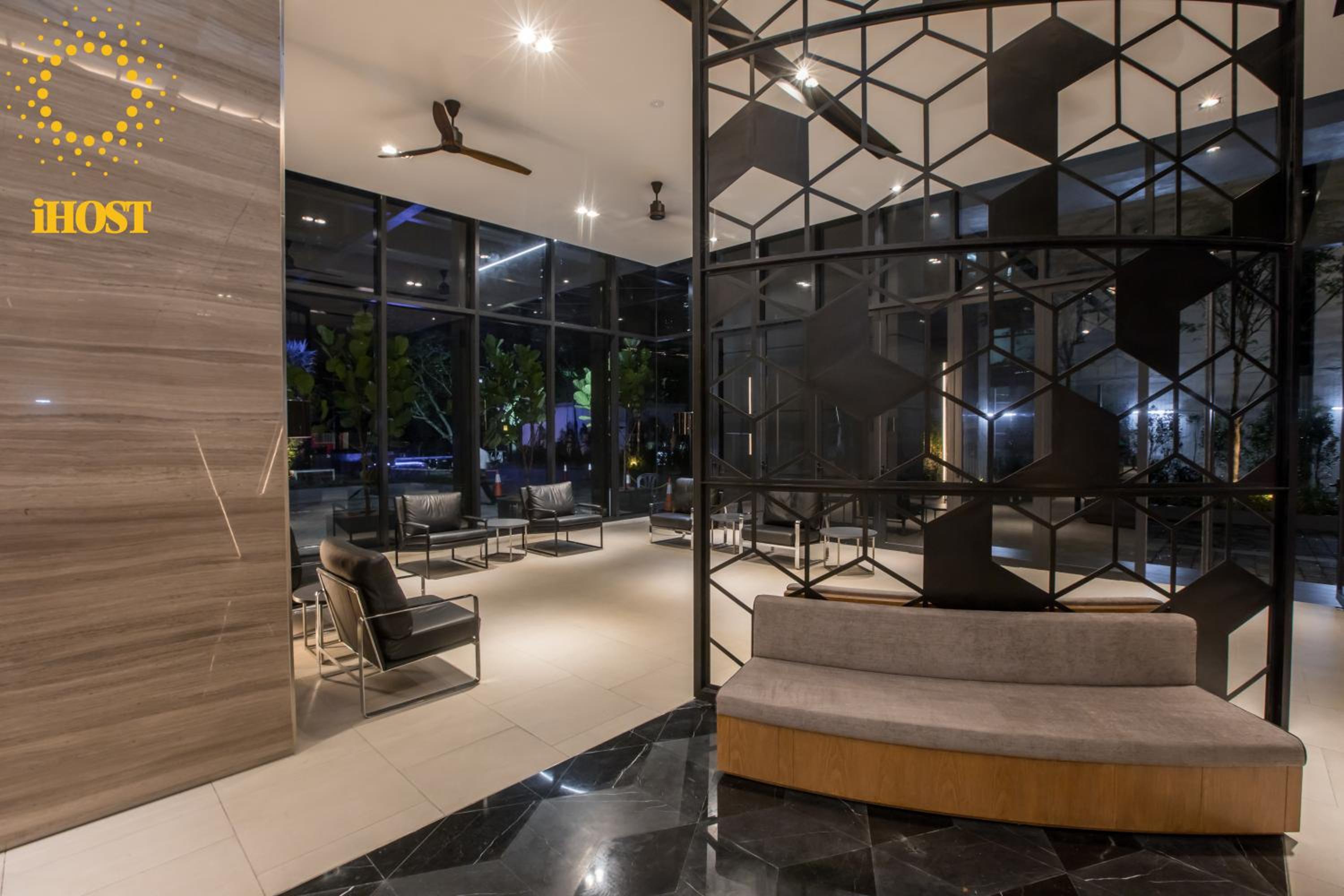 Expressionz Suites By iHost Global