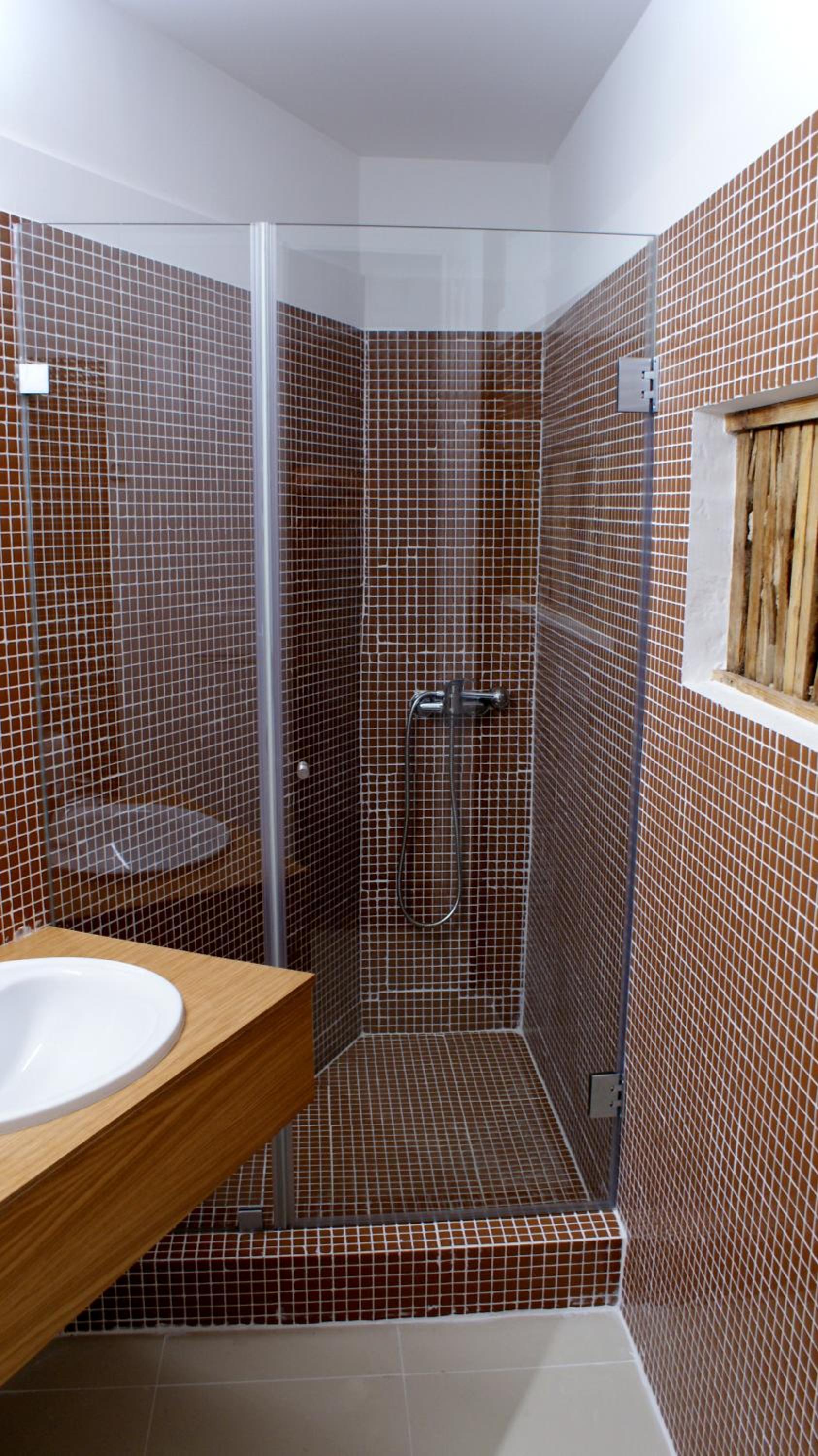WW Hostel & Suites