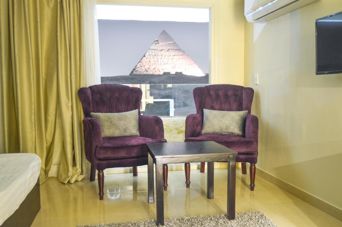 Egypt pyramids inn