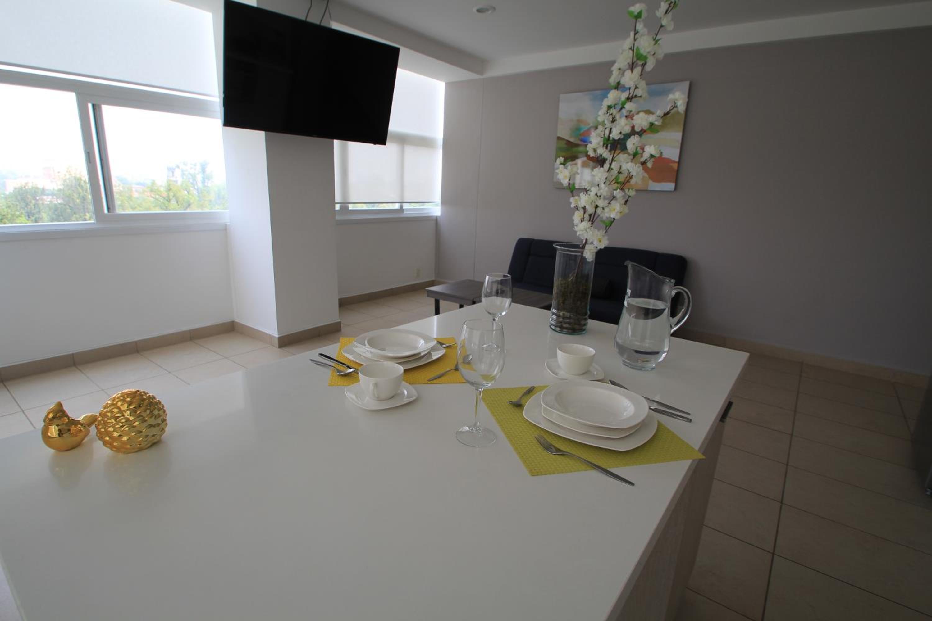 Boutique Apartment Downtown 707 two bedrooms view 4