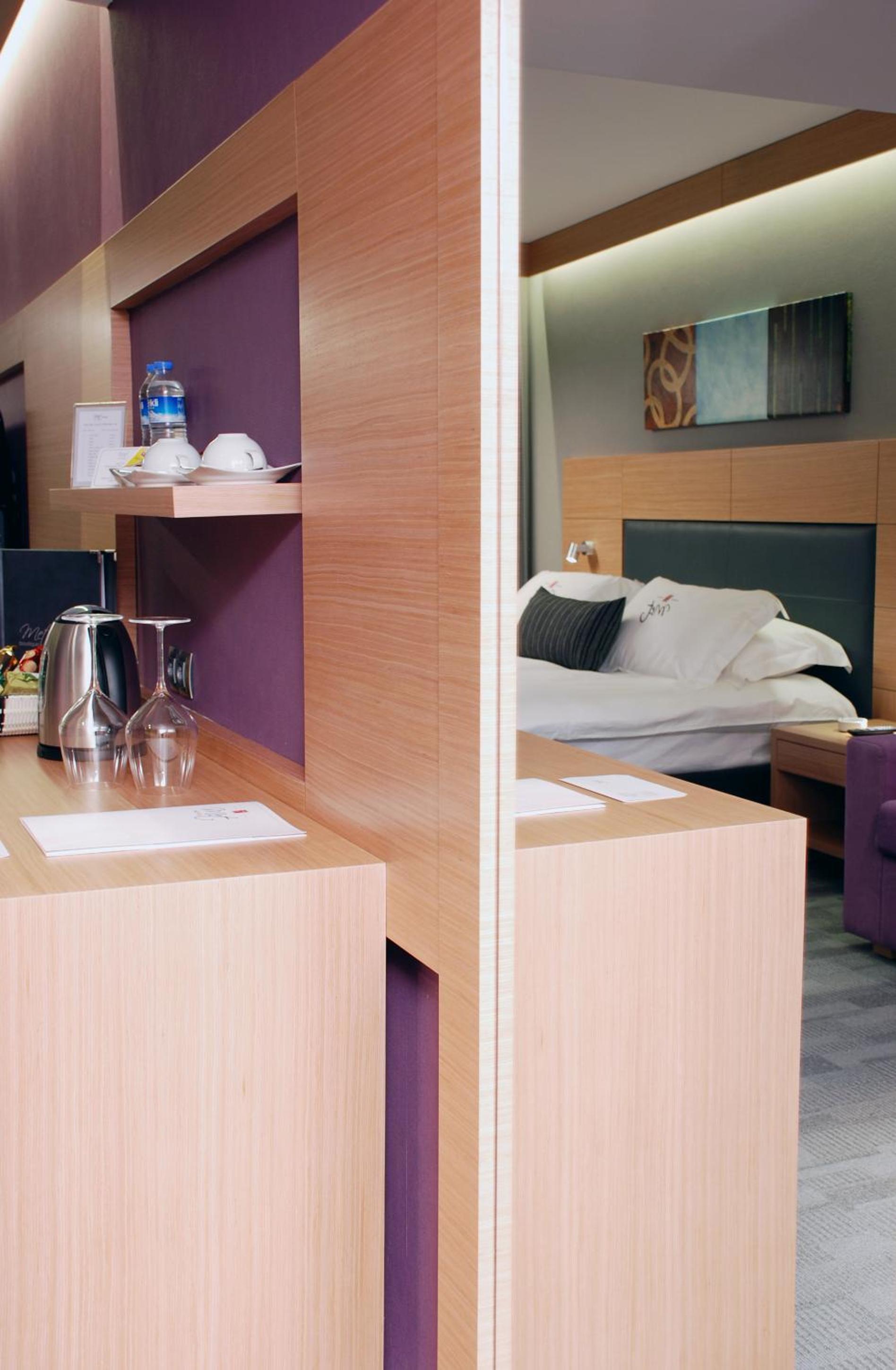 Met Hotel - Image 33