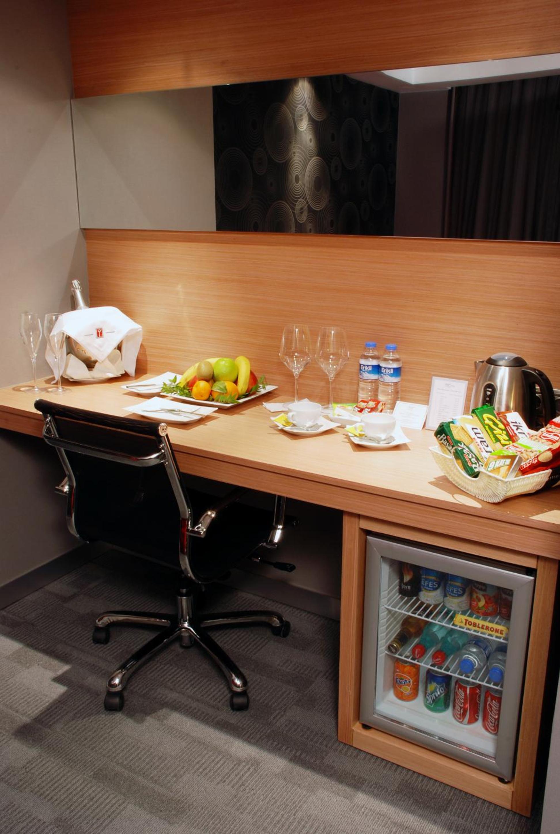 Met Hotel - Image 20