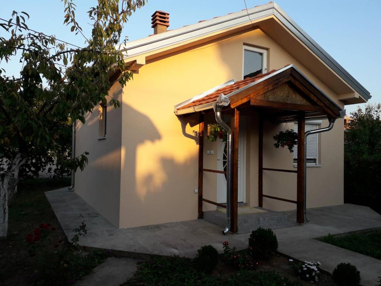Airport apartment T&T