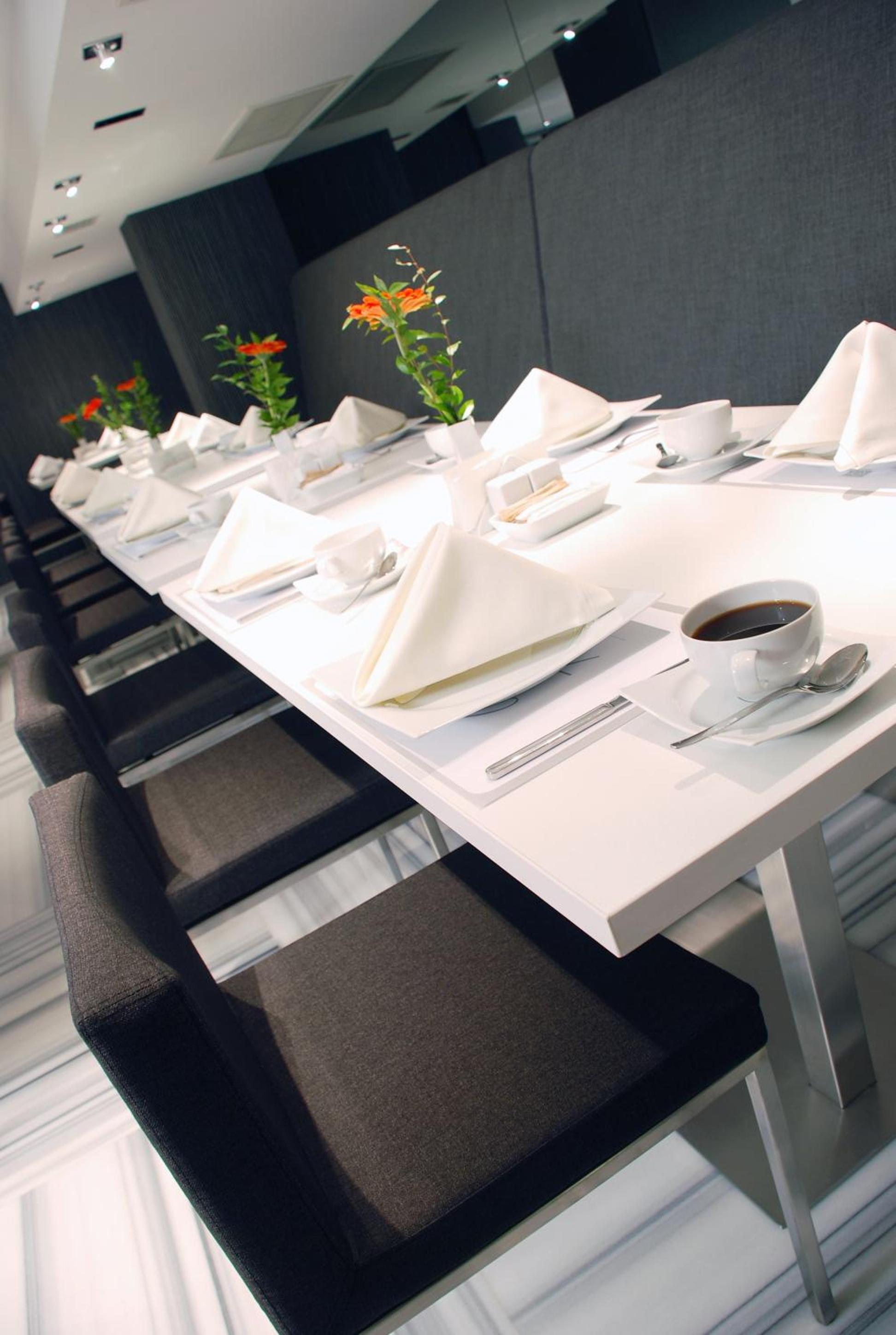 Met Hotel - Image 29