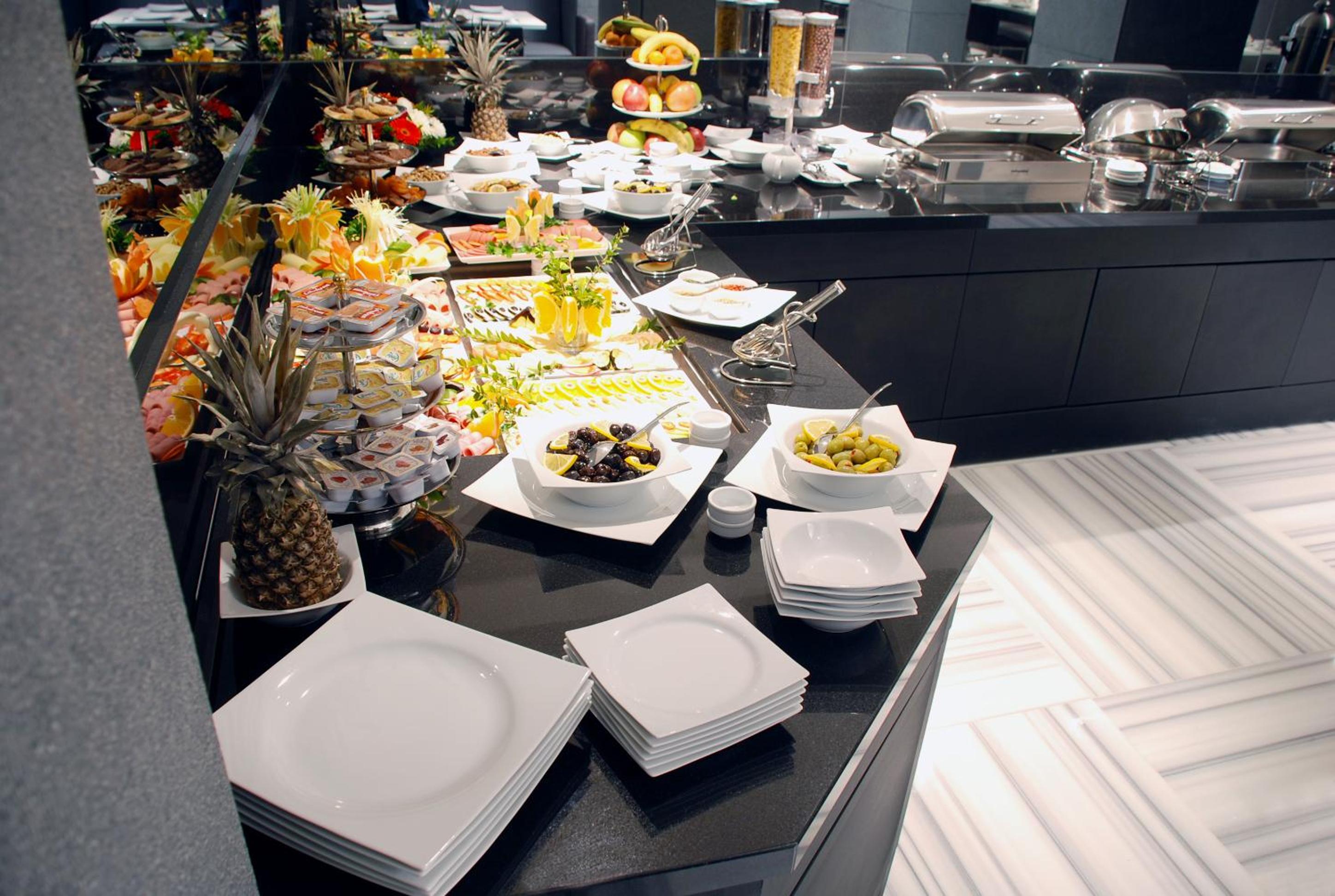 Met Hotel - Image 14