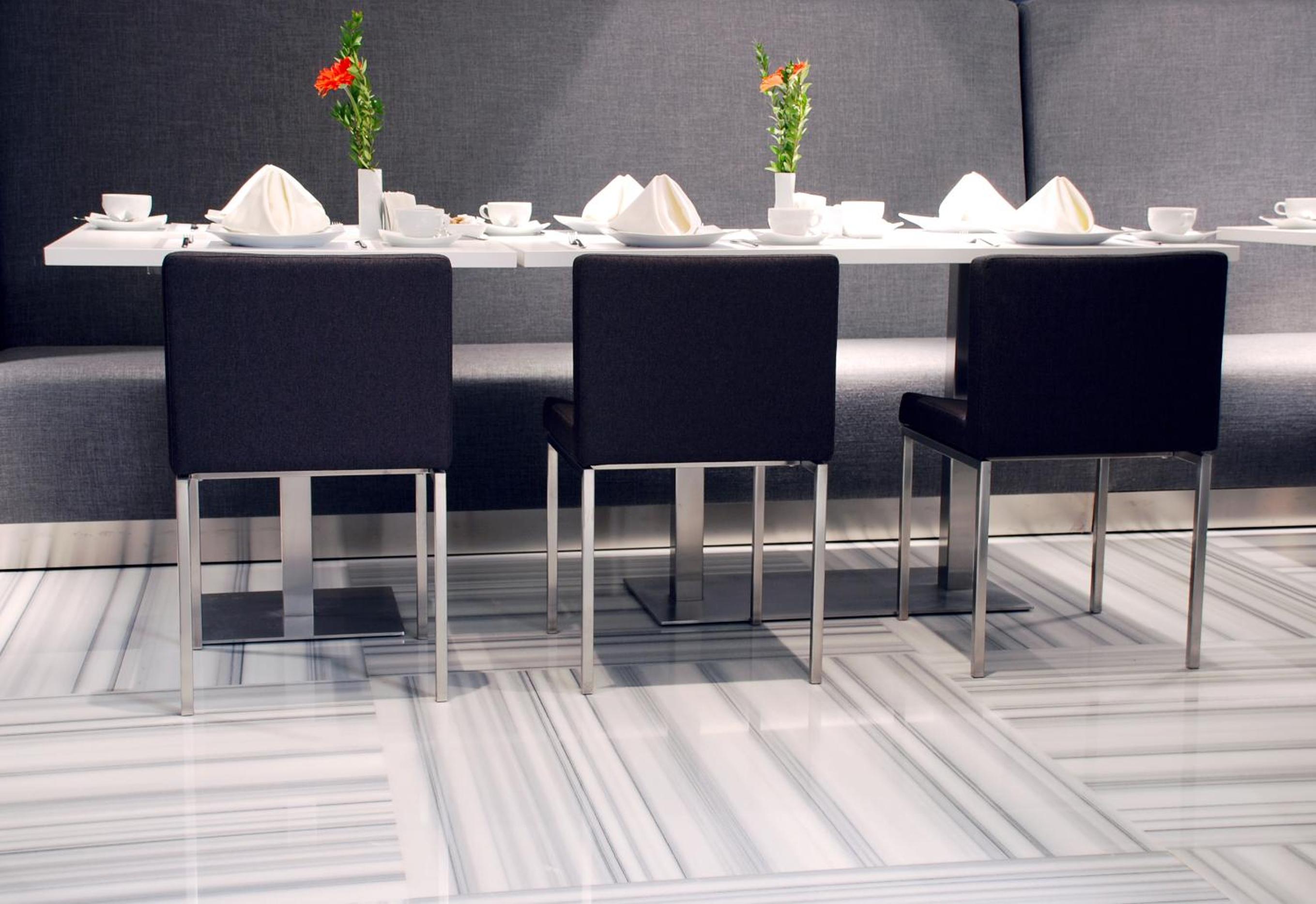 Met Hotel - Image 13