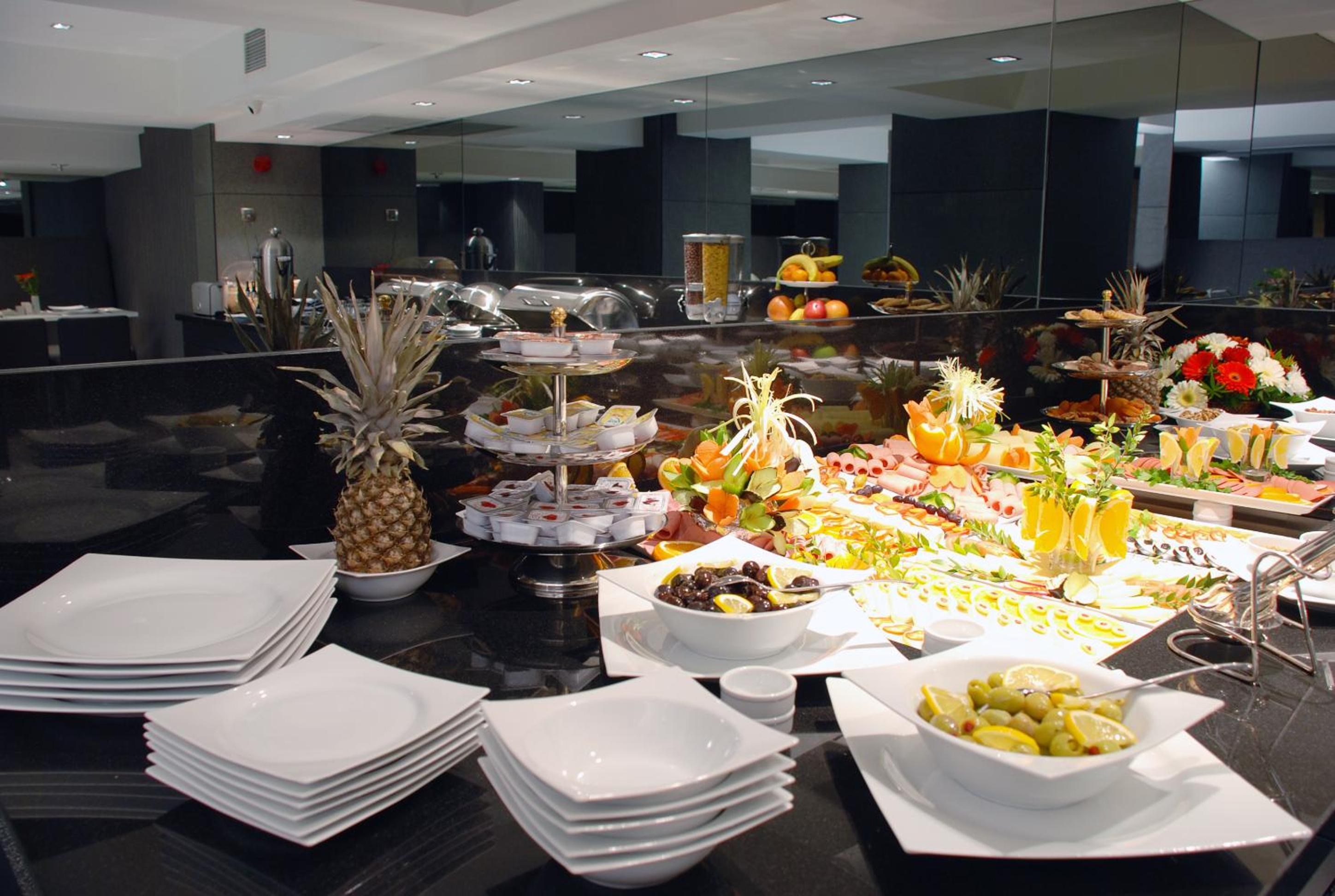 Met Hotel - Image 28