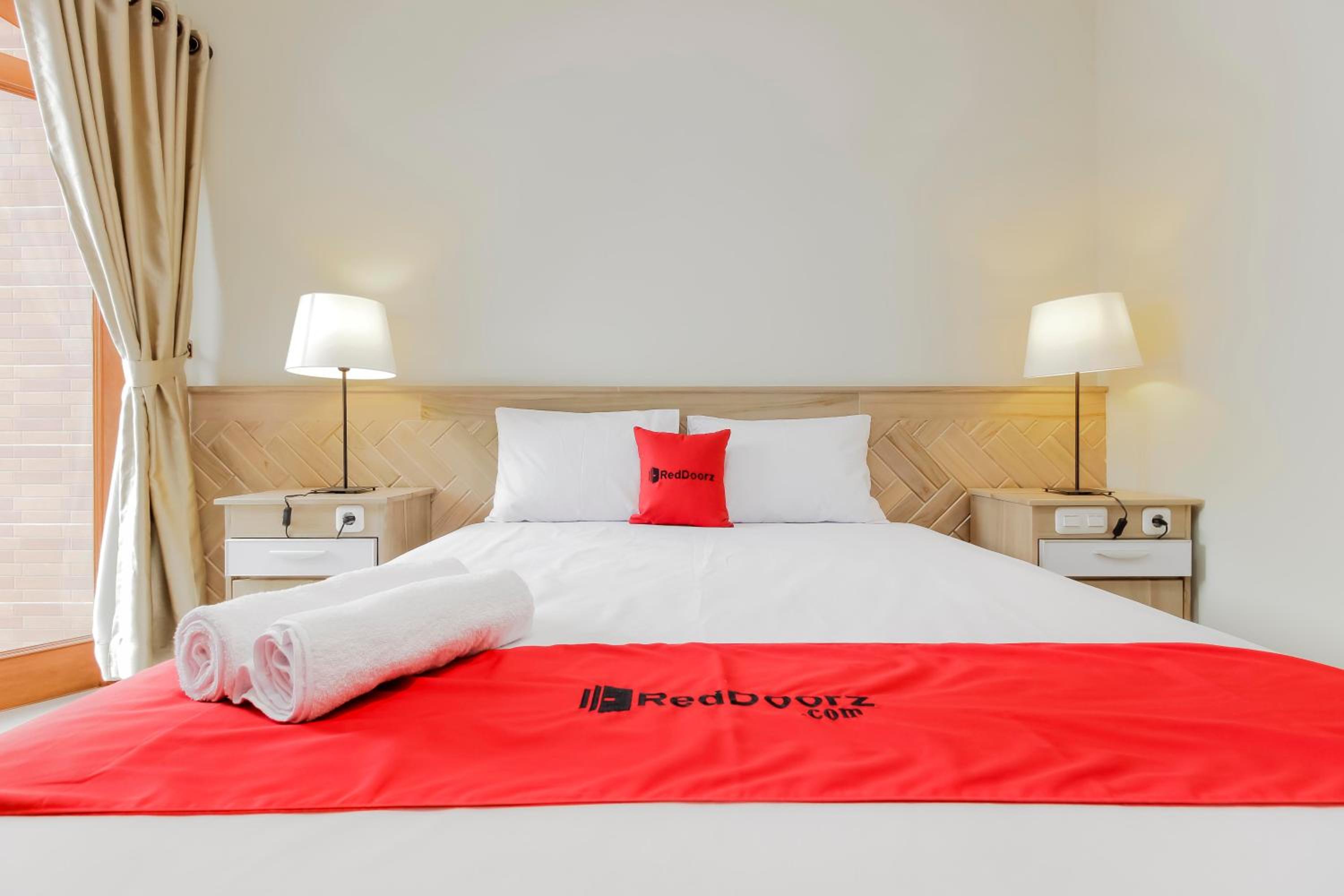RedDoorz Premium near Ragunan Zoo 2 view 5
