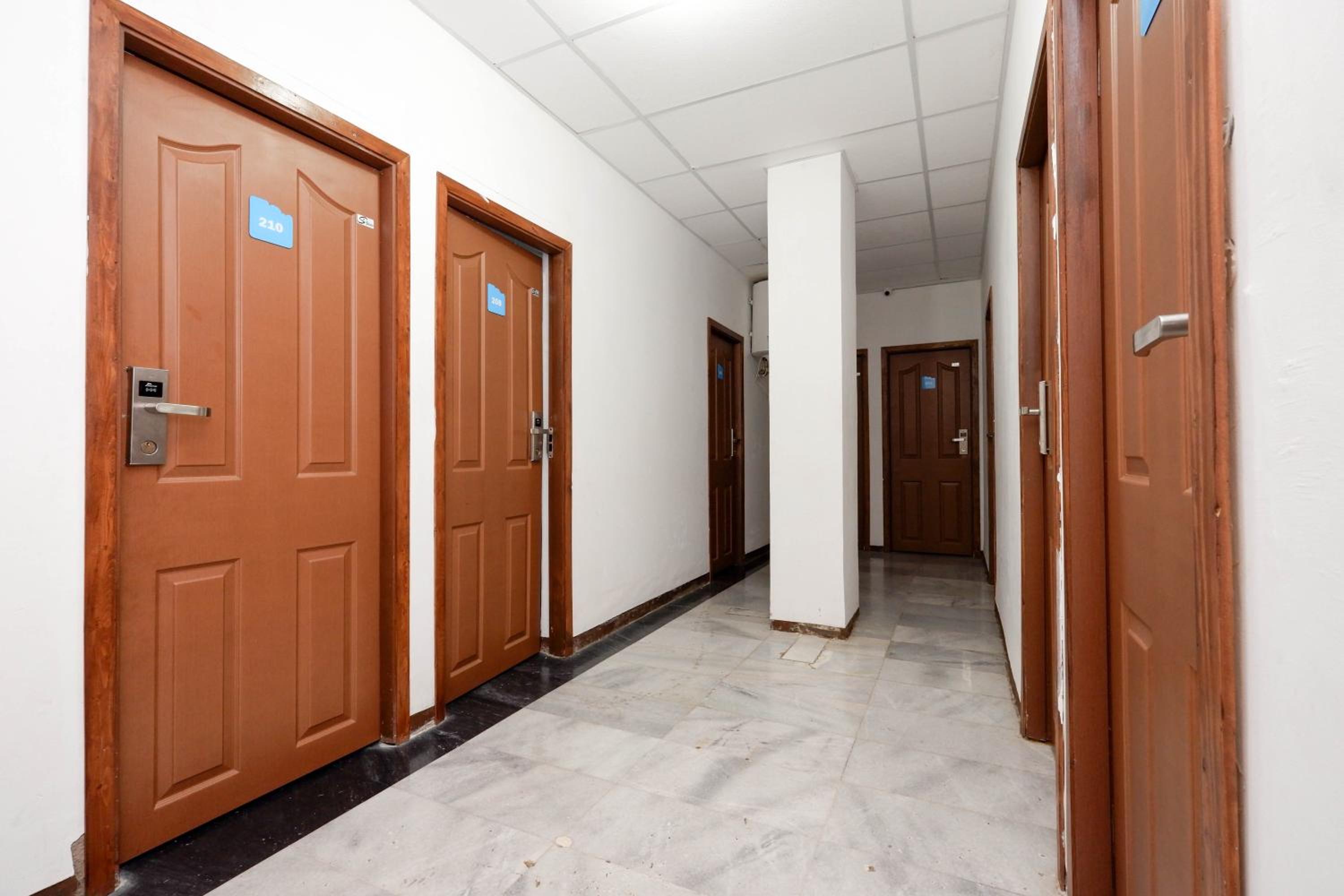 RedDoorz Near Kota Lama Semarang view 4