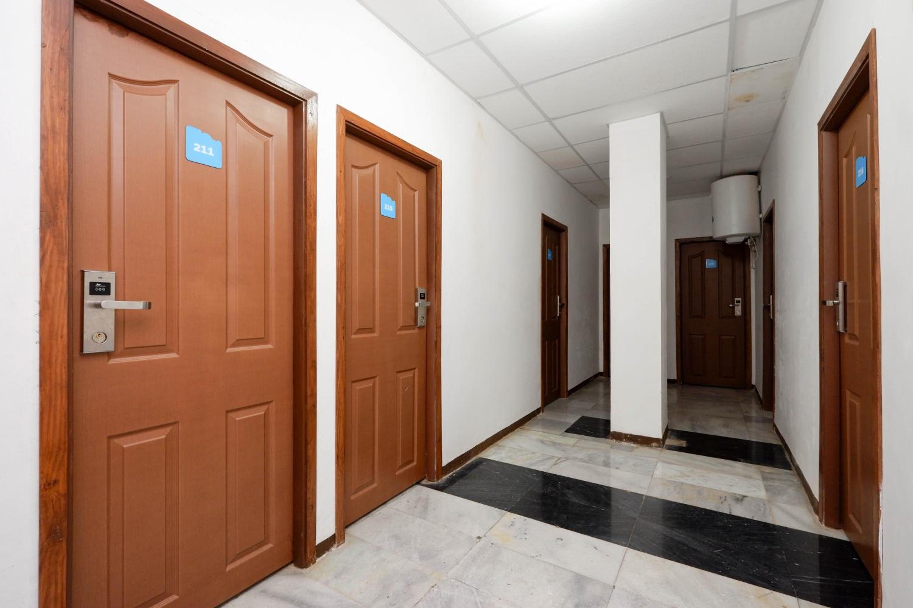 RedDoorz Near Kota Lama Semarang view 5