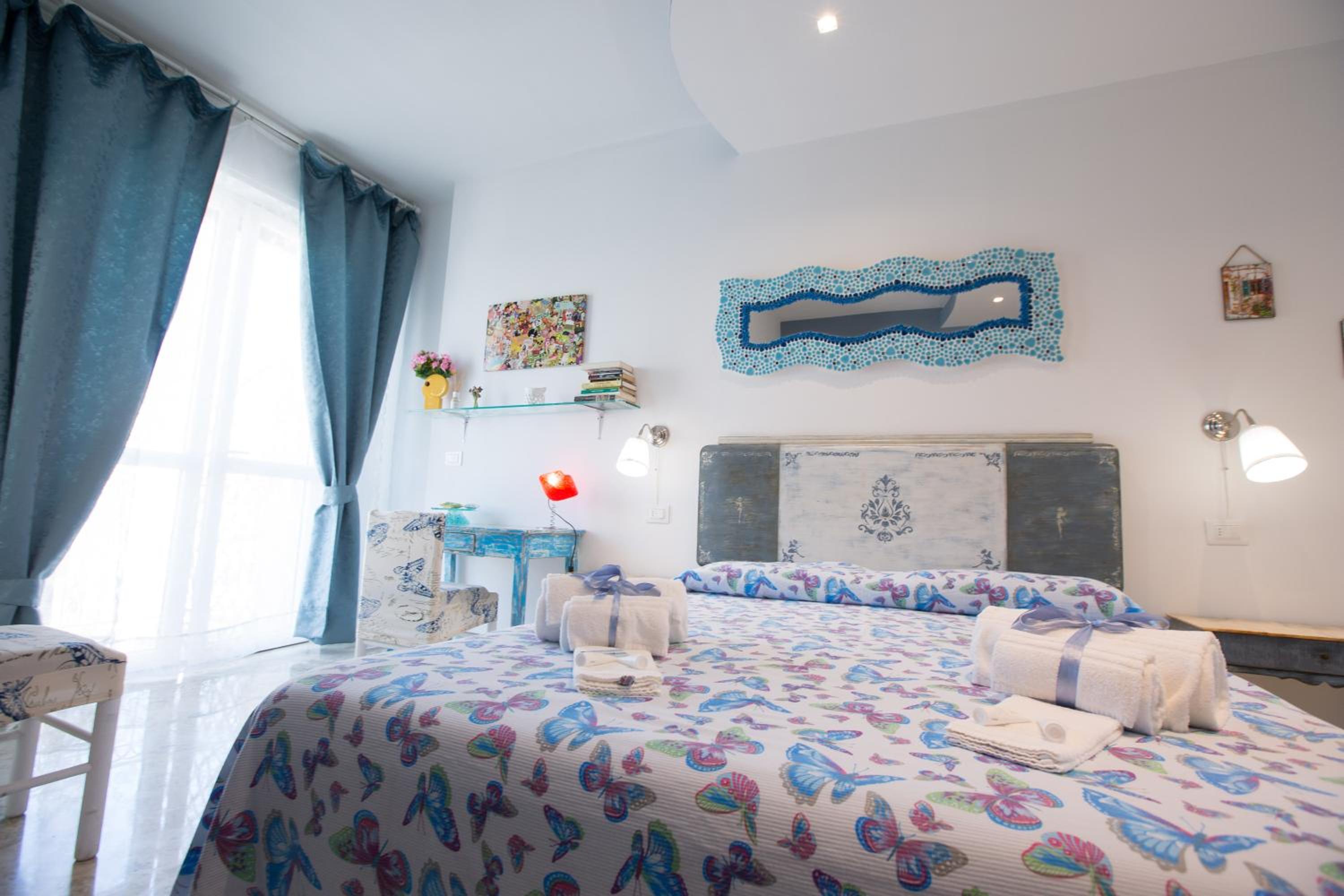 Versomare en Polignano a Mare — hotel room