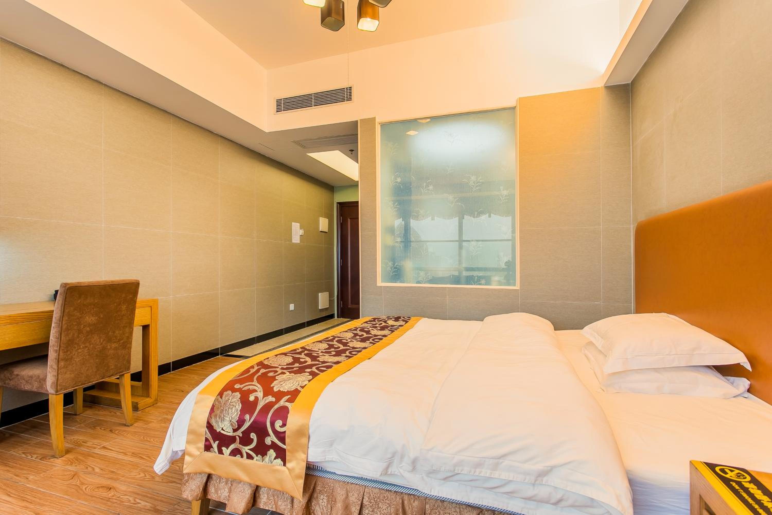 Grand Continental Apartment
