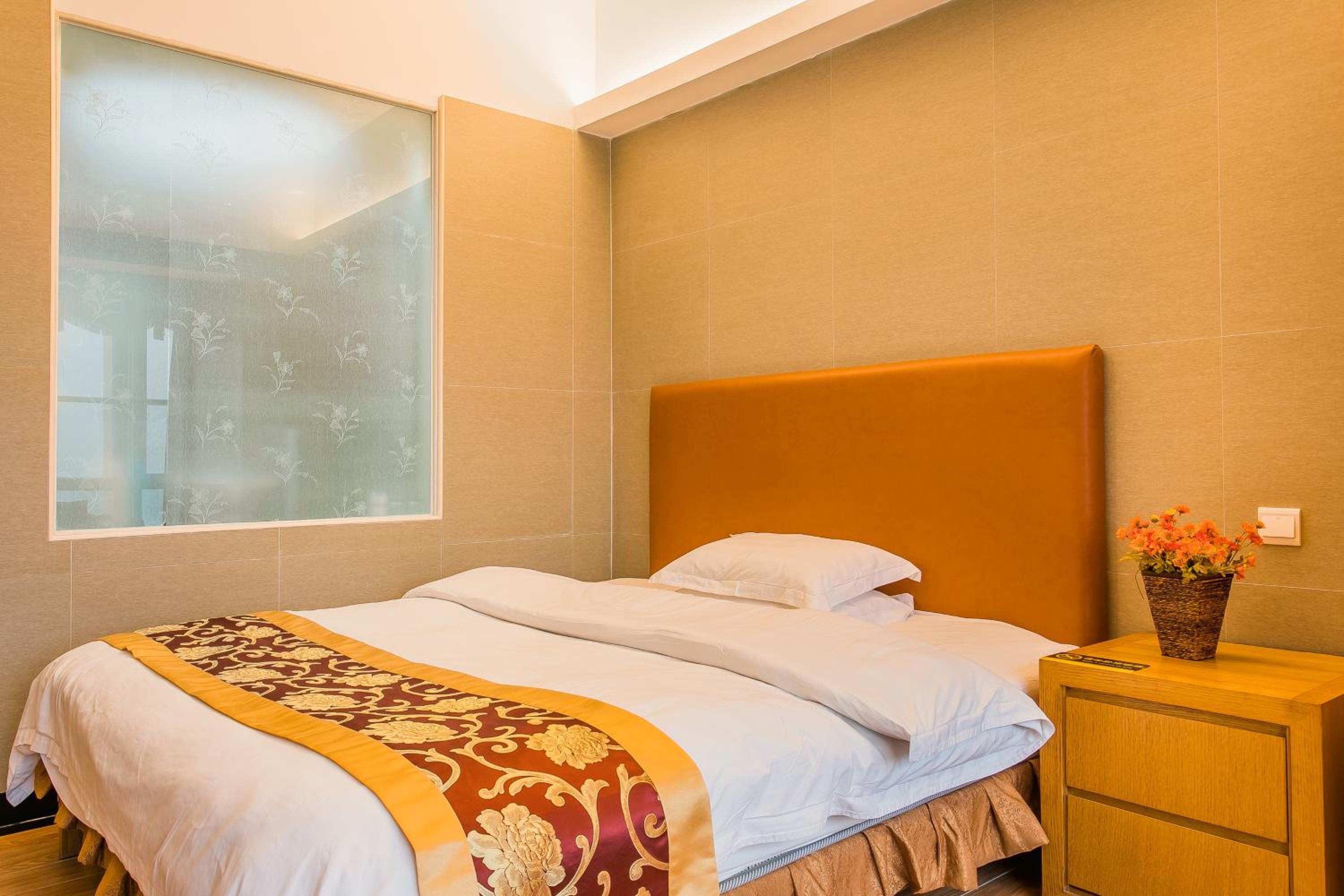 Grand Continental Apartment