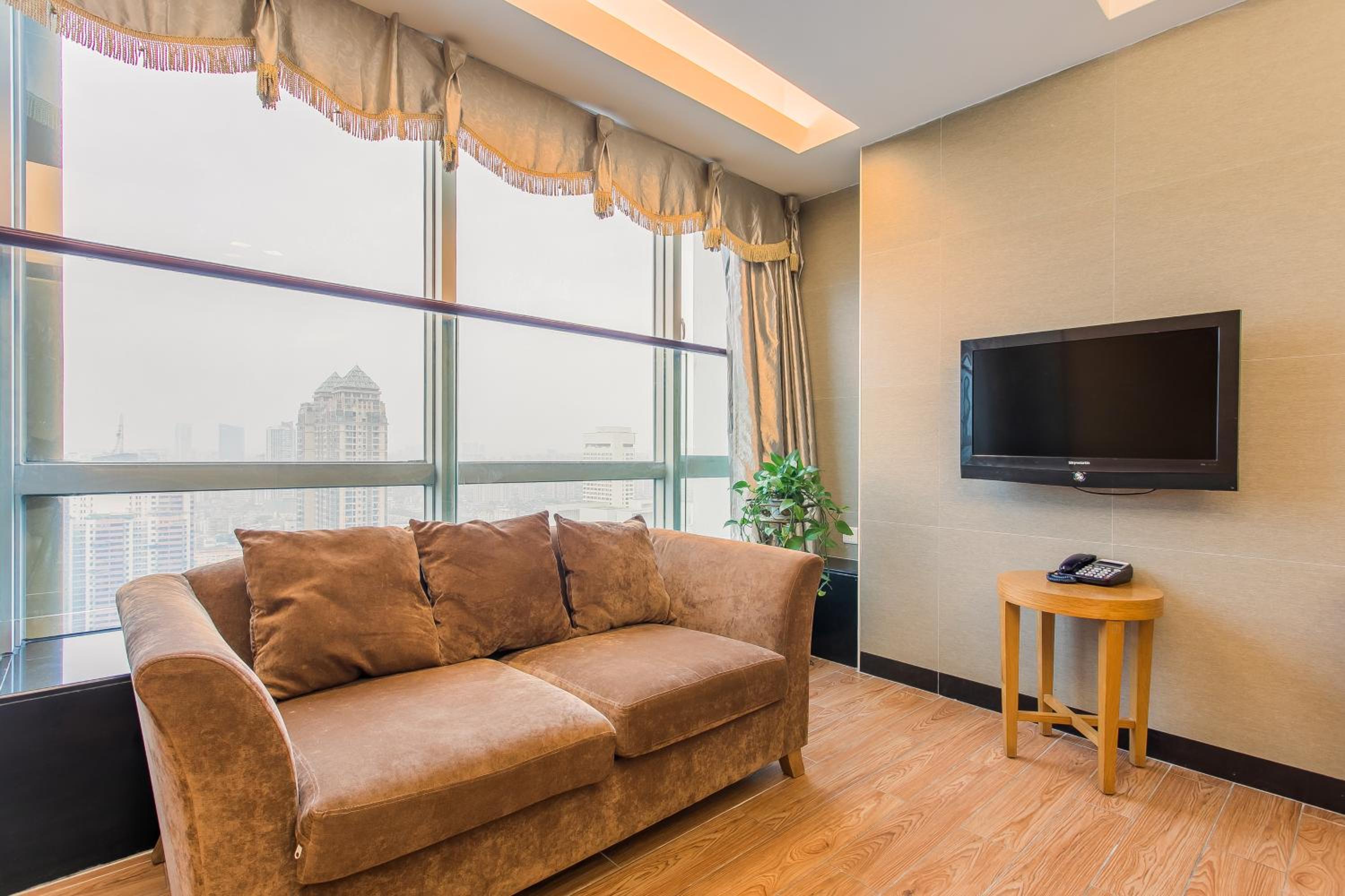 Grand Continental Apartment