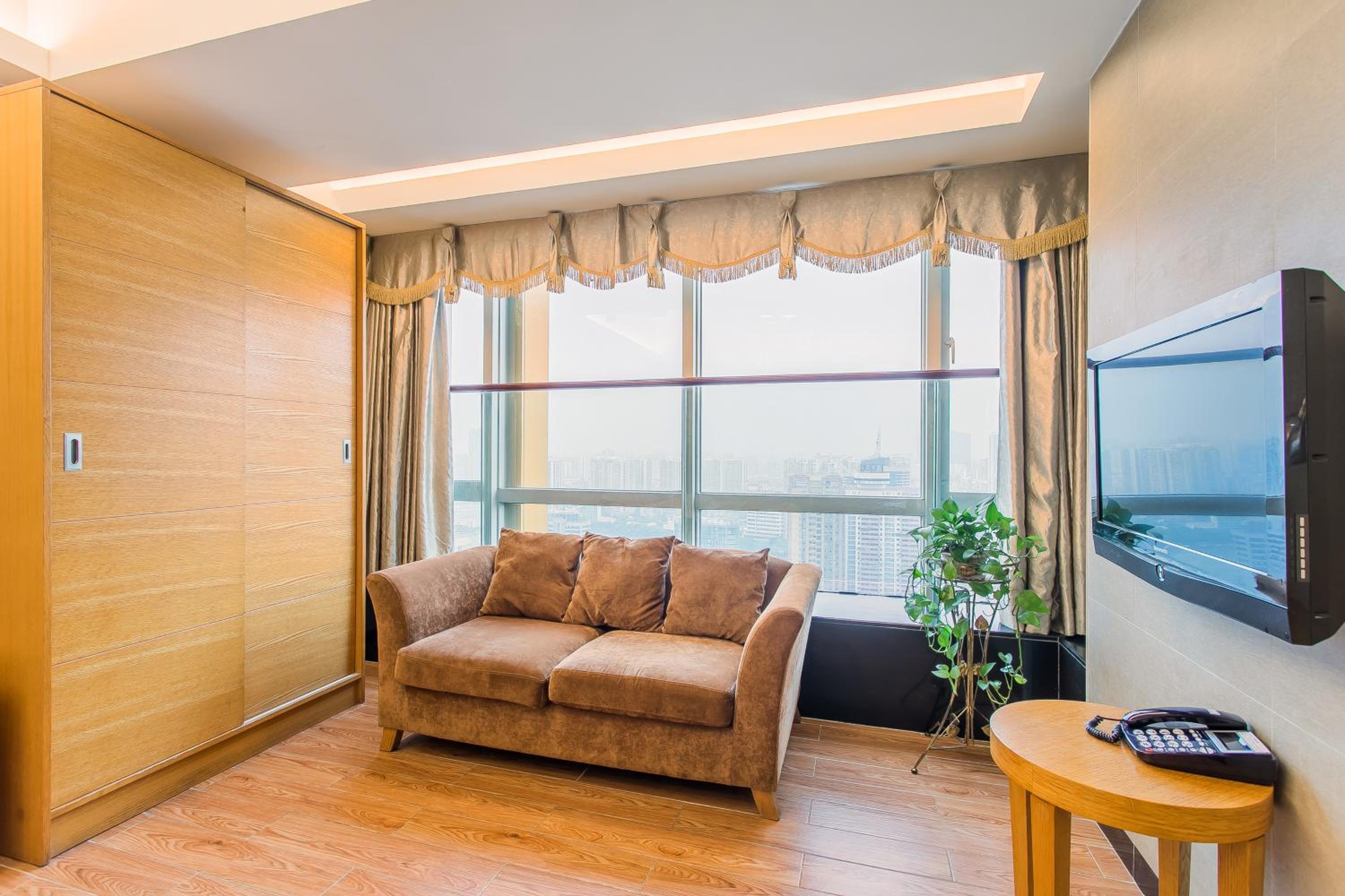 Grand Continental Apartment