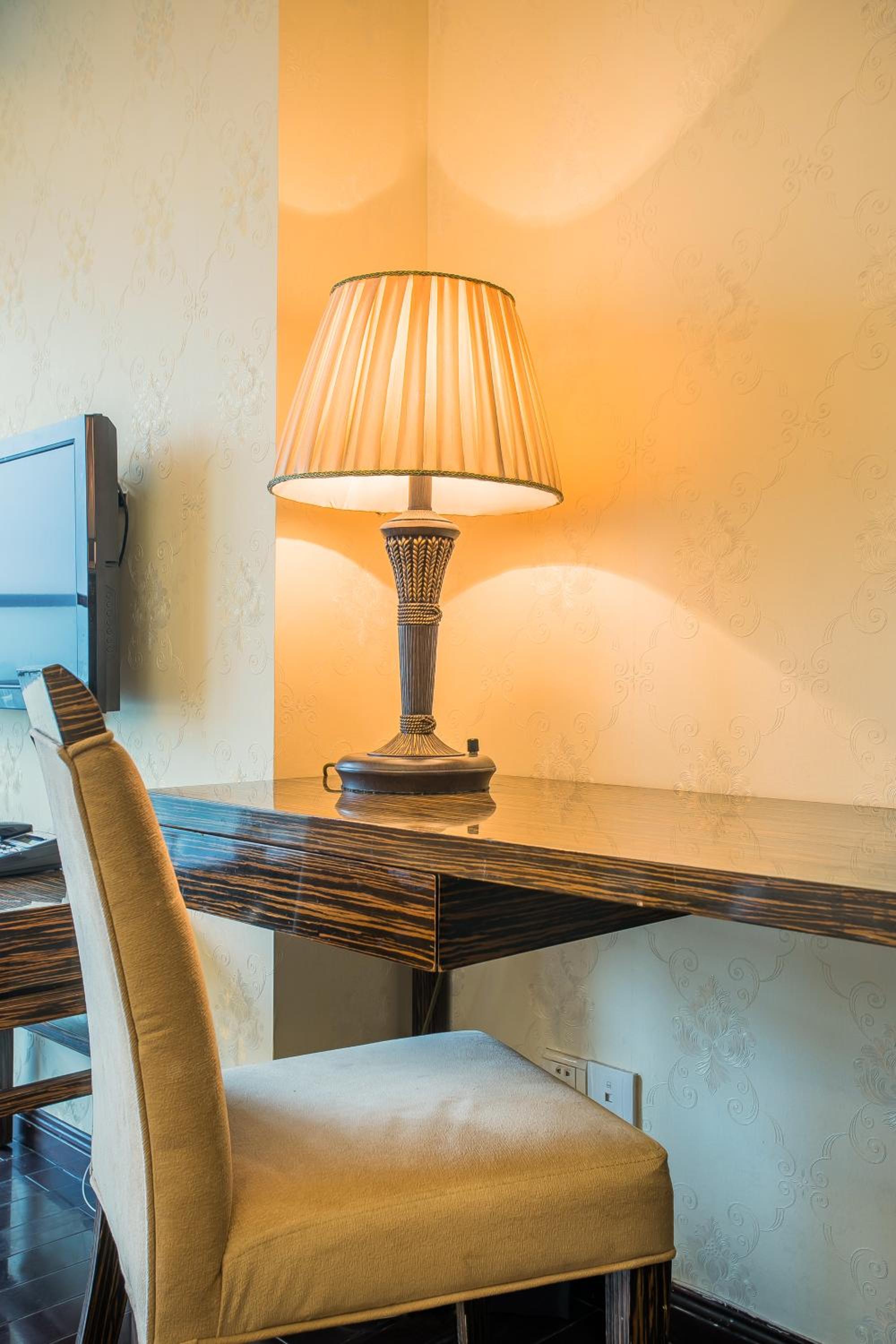 Grand Continental Apartment