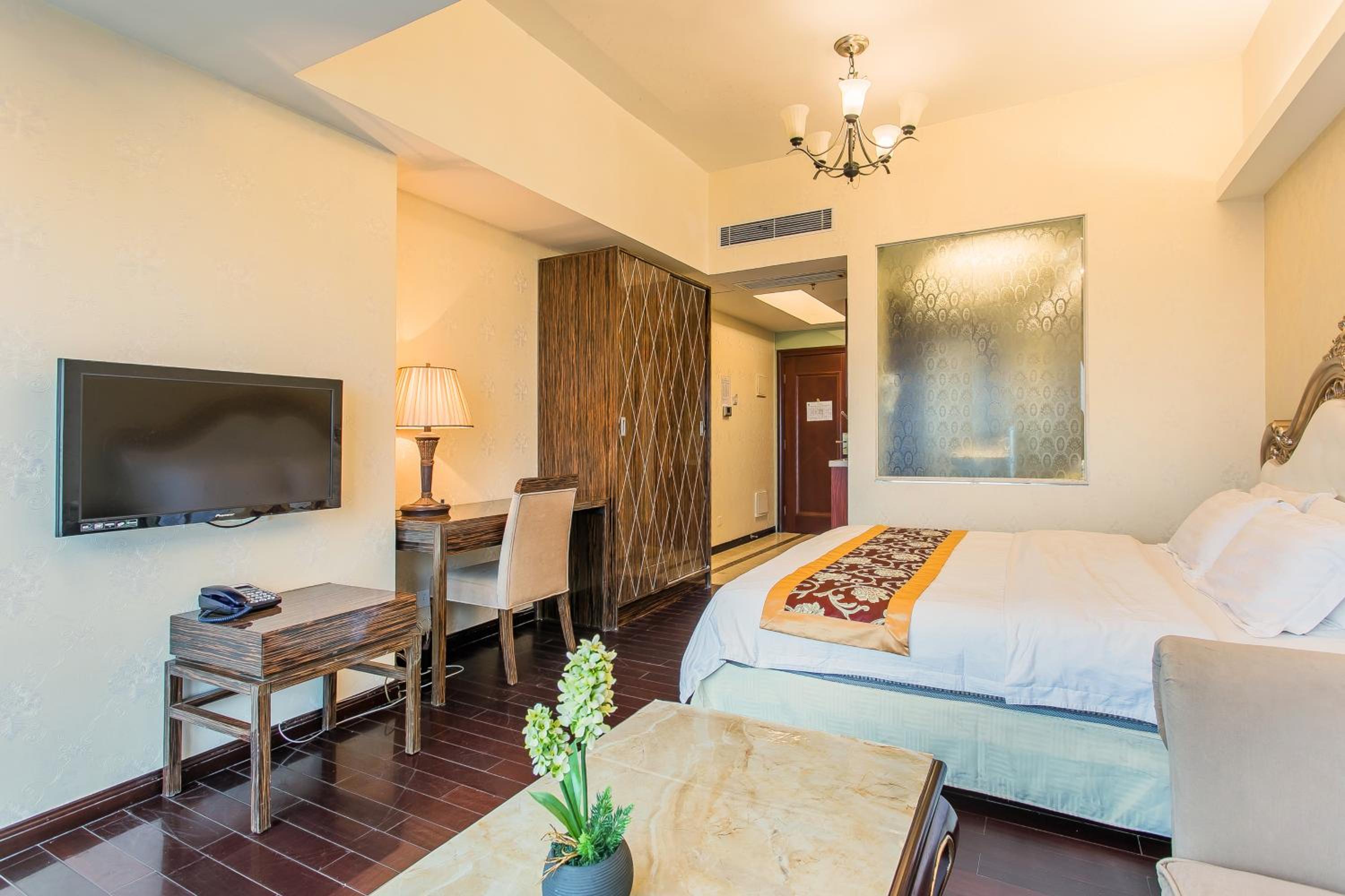 Grand Continental Apartment