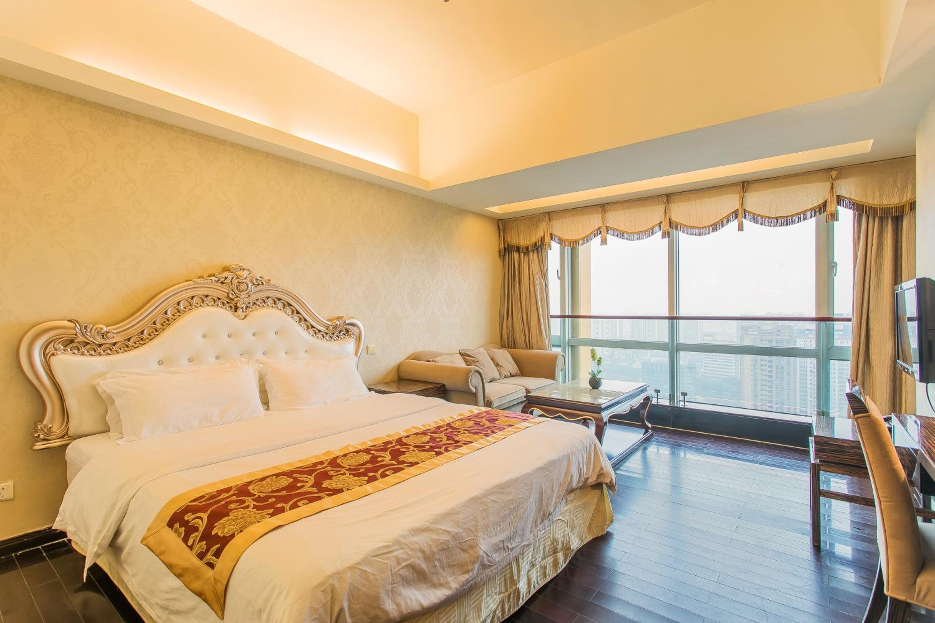 Grand Continental Apartment