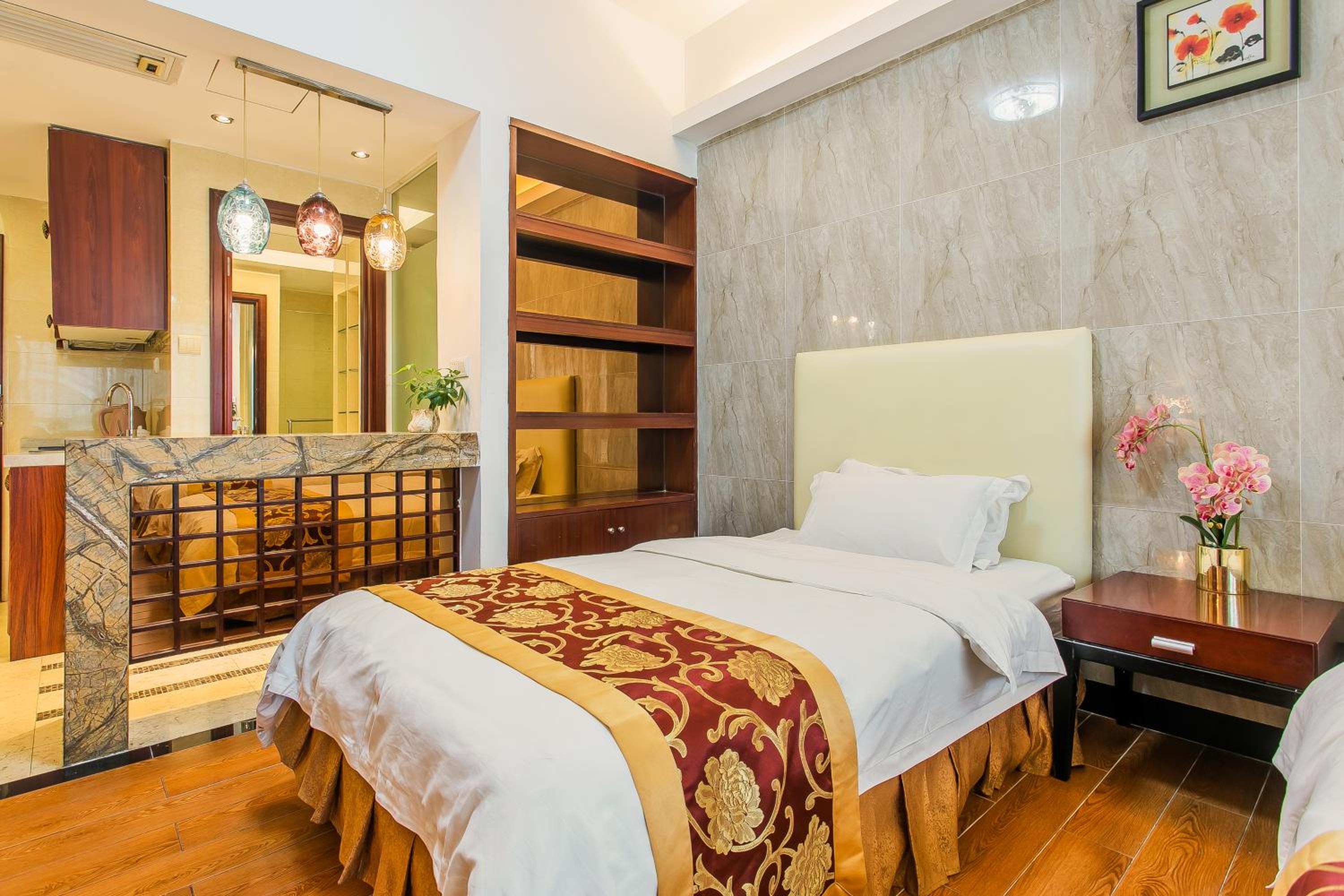 Grand Continental Apartment