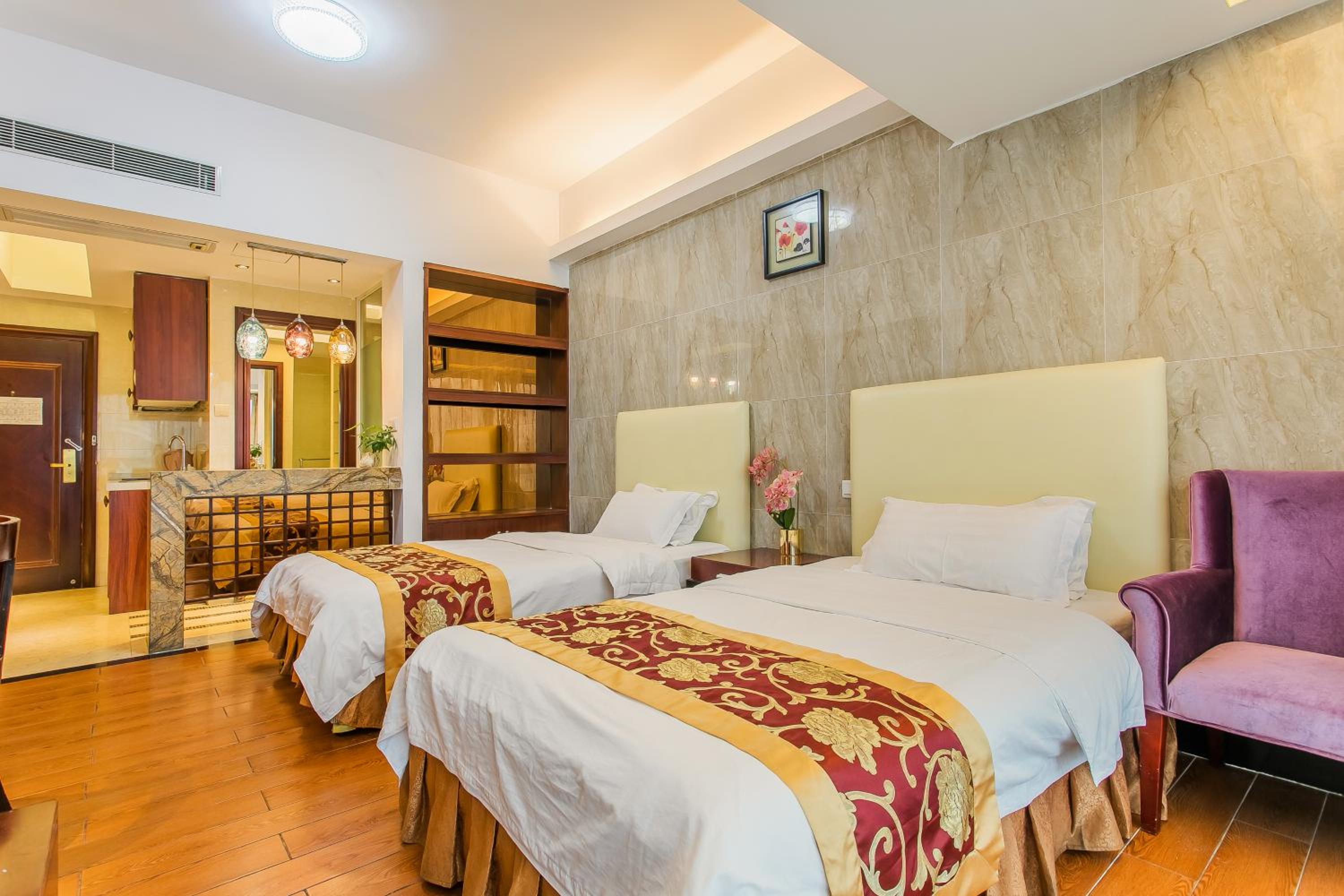 Grand Continental Apartment