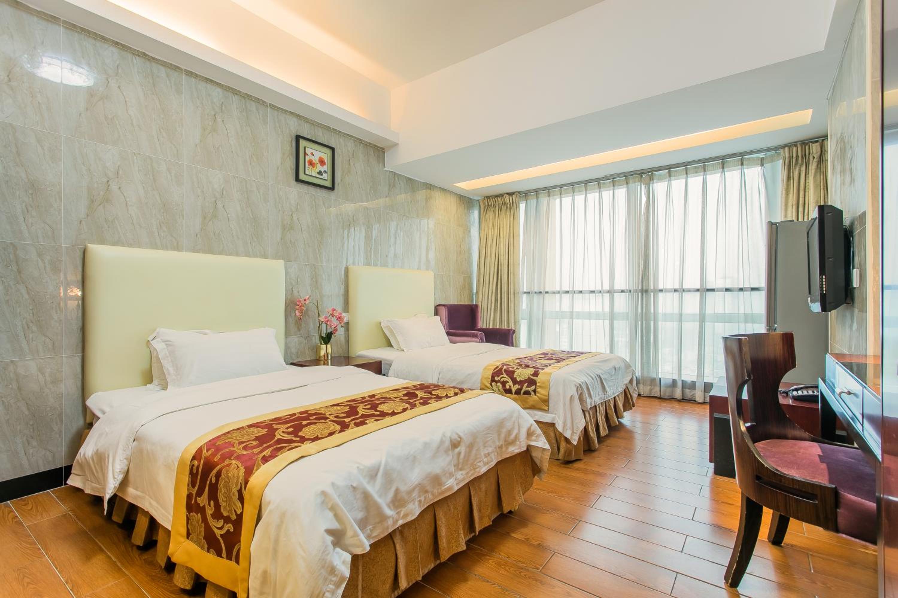Grand Continental Apartment