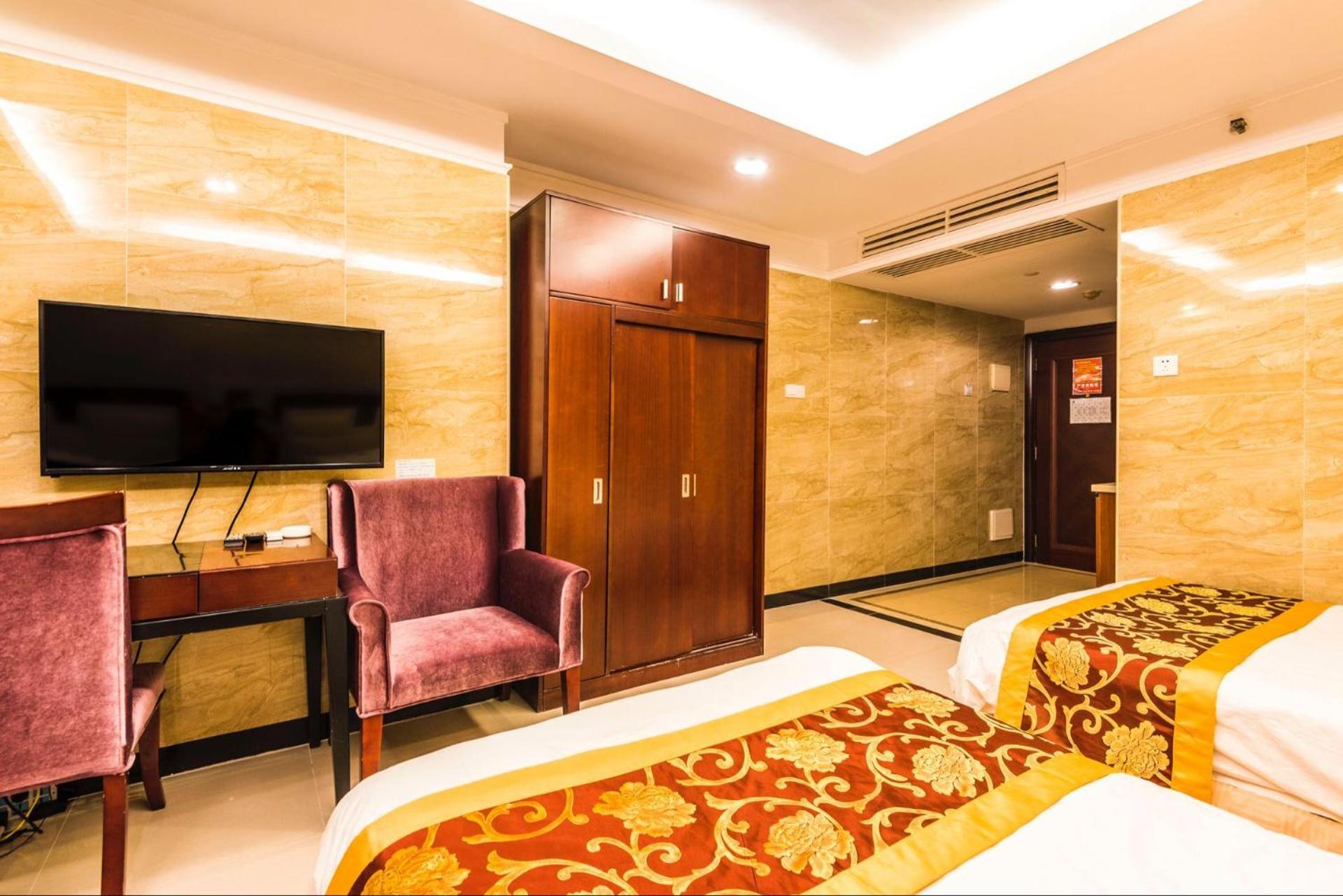 Grand Continental Apartment