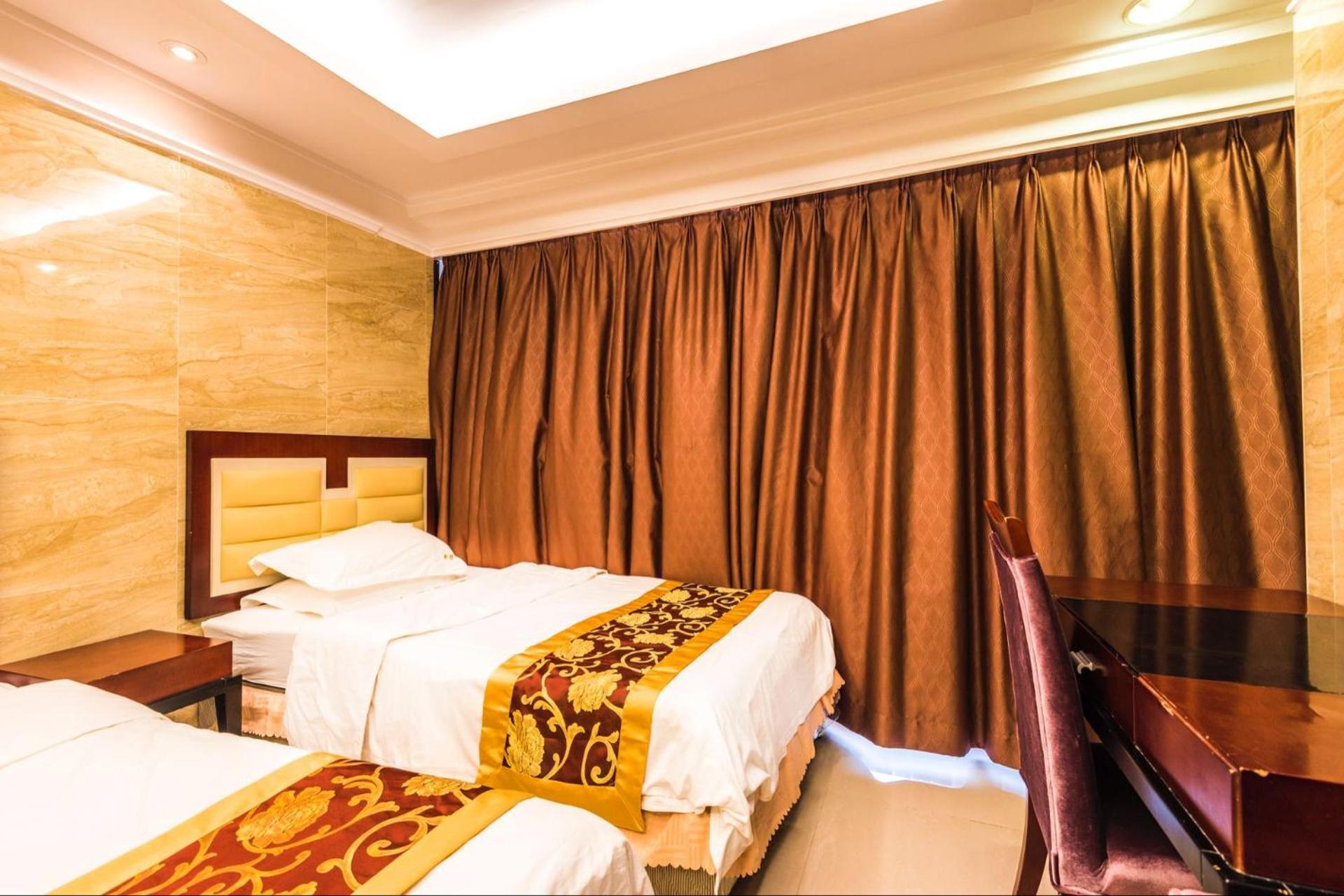 Grand Continental Apartment