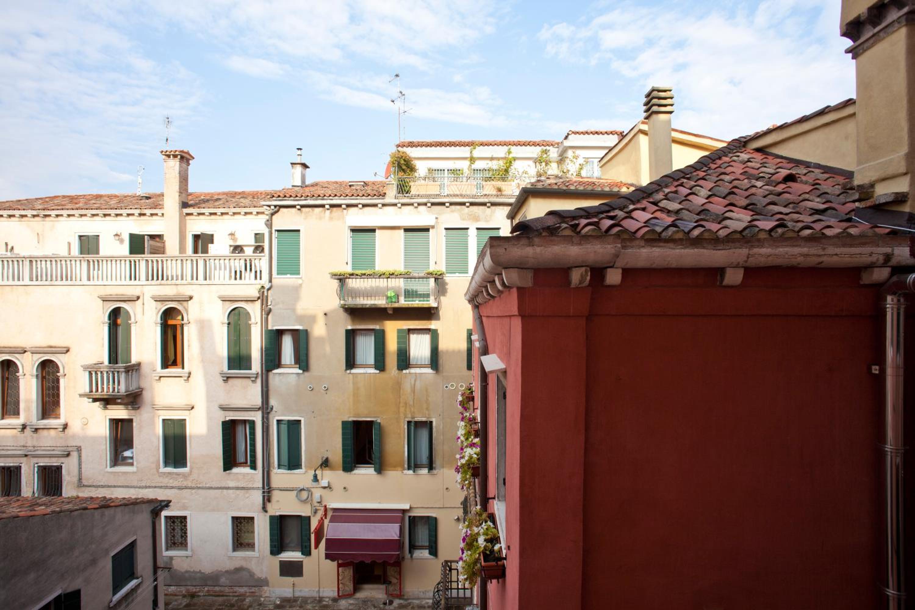 Al Mezzanino, Palazzo Torniello