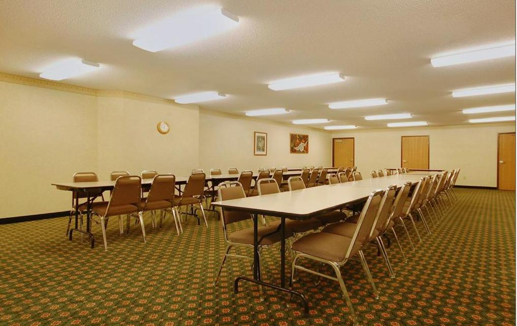 Syracuse Inn and Suites - Property Image 4