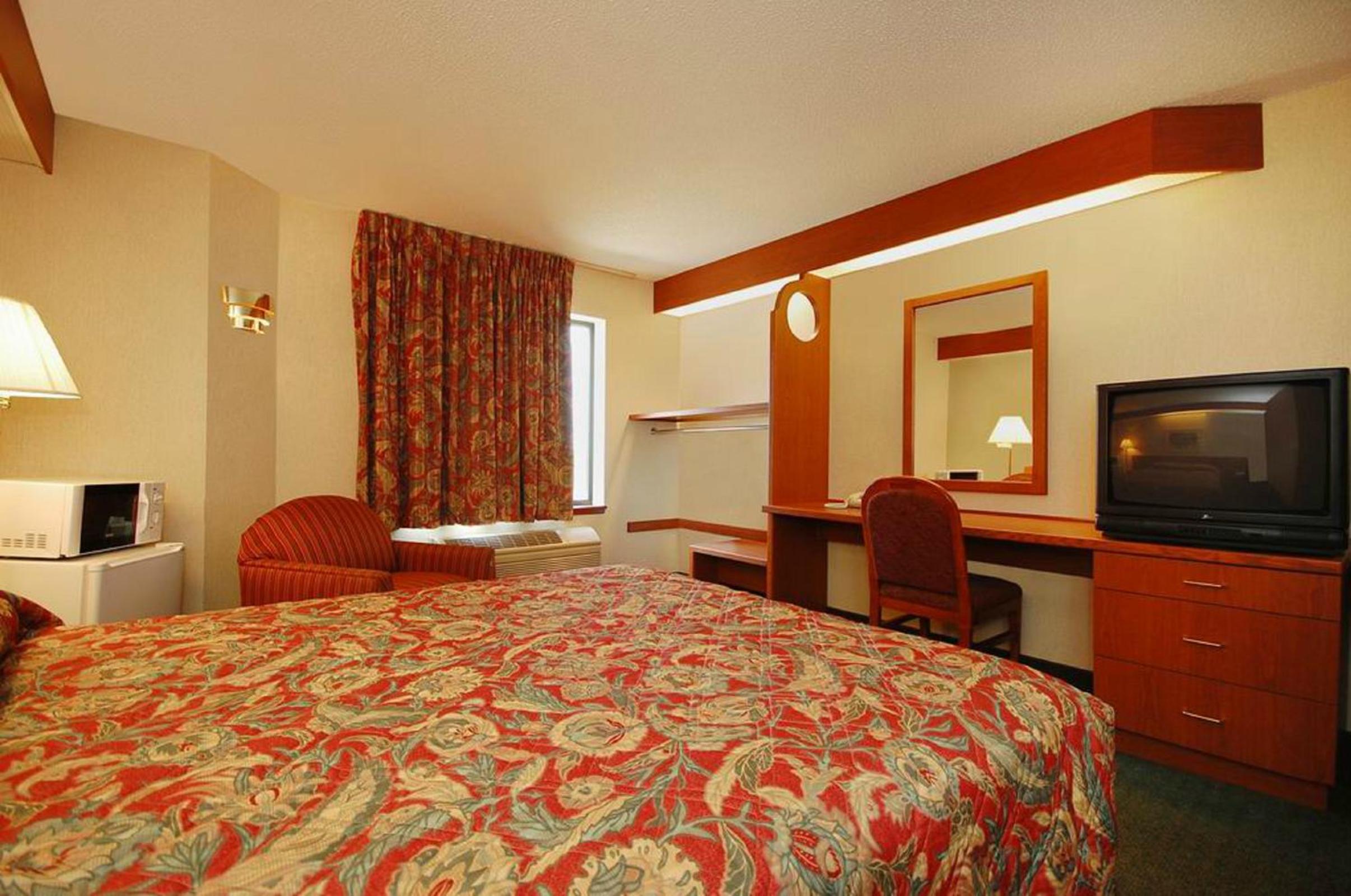 Syracuse Inn and Suites - Property Image 15