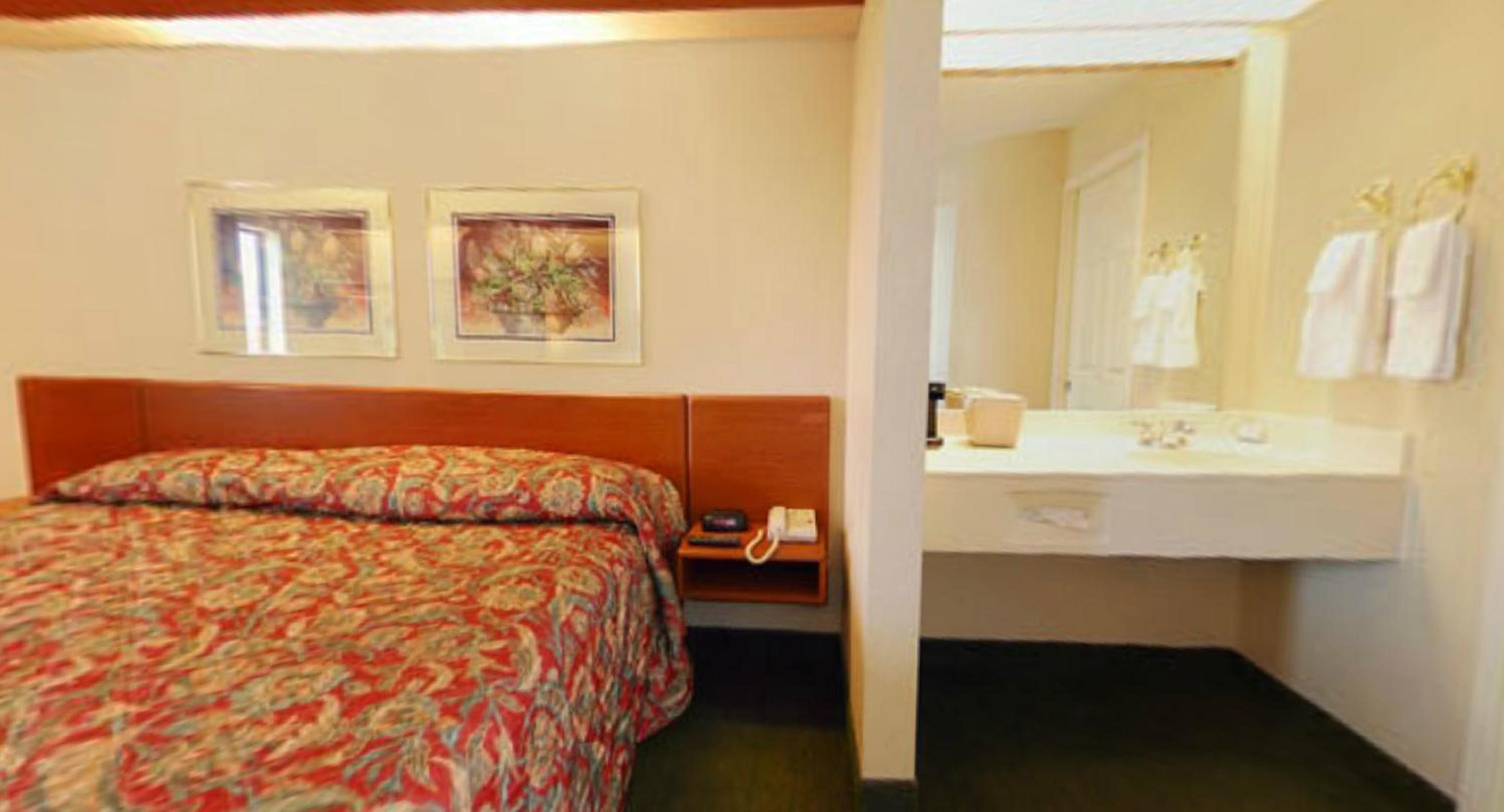 Syracuse Inn and Suites - Property Image 20